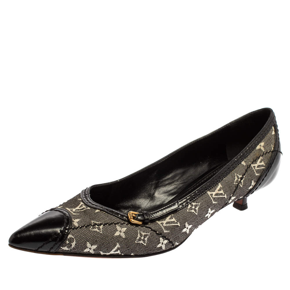 مملوكة مسبقًا Louis Vuitton Black/White Monogram Mini Lin Canvas And Leather Kitten Heel Pumps Size 36