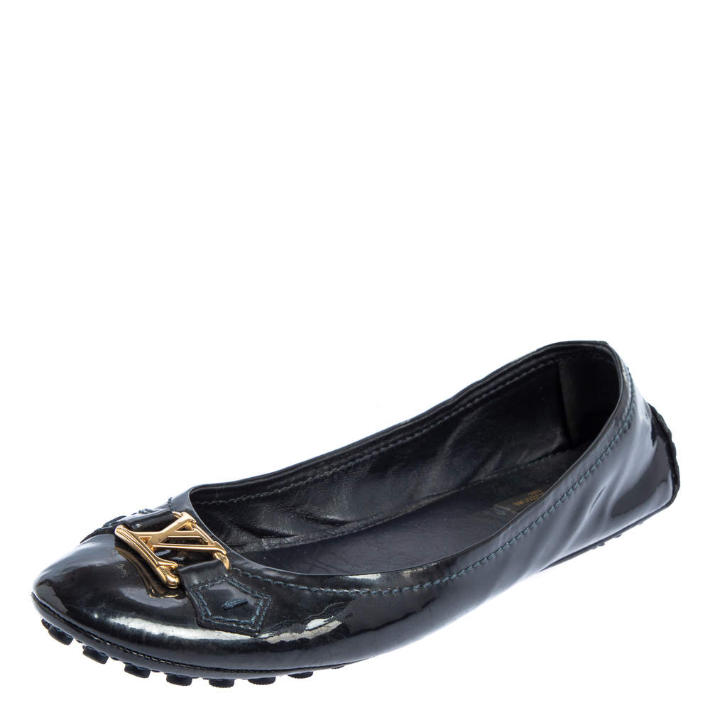 مملوكة مسبقًا Louis Vuitton Black Patent Leather Oxford Slip On Loafers Size 40