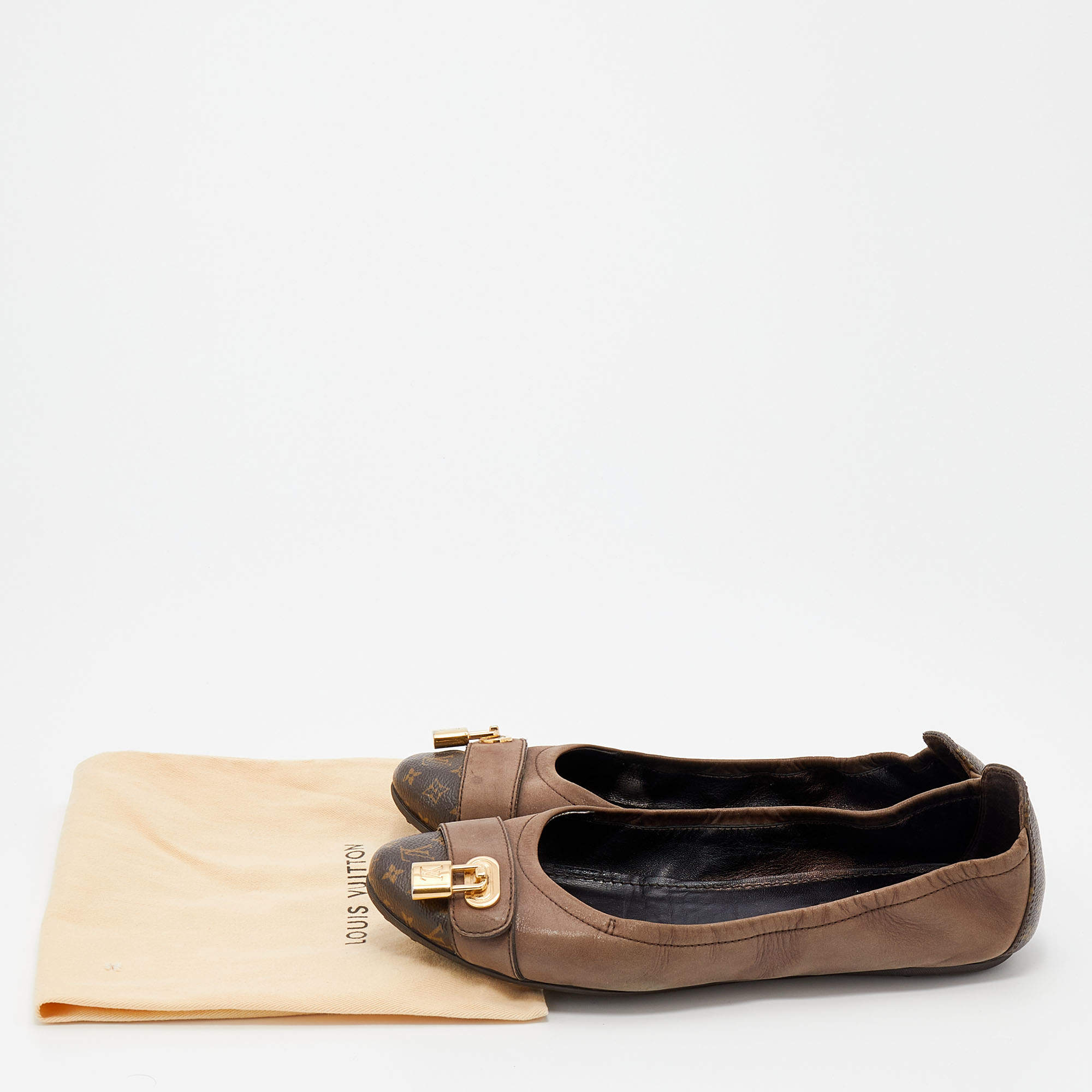 Leather flats Louis Vuitton Brown size 38 EU in Leather - 37373564