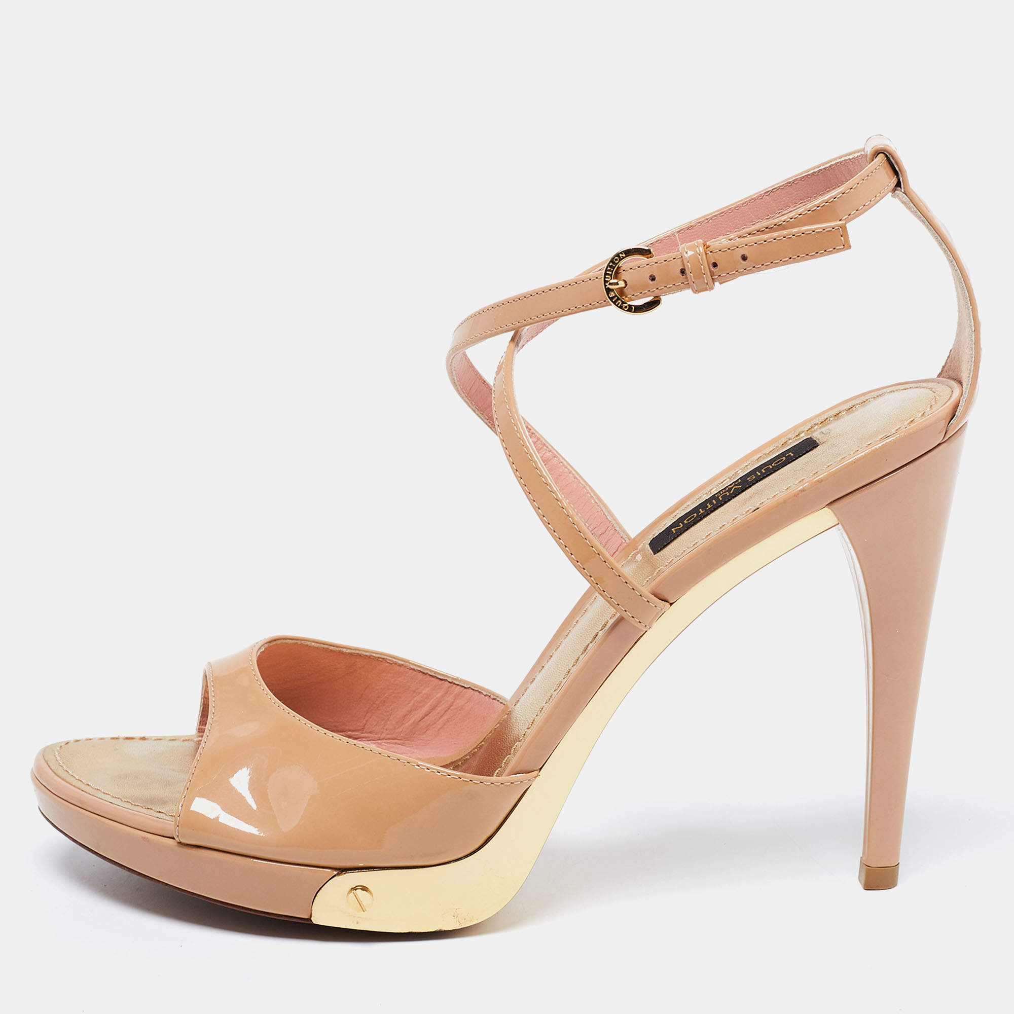 مملوكة مسبقًا صندل لوي فيتون جلد بيج لامع بحزام كاحل مقاس 38