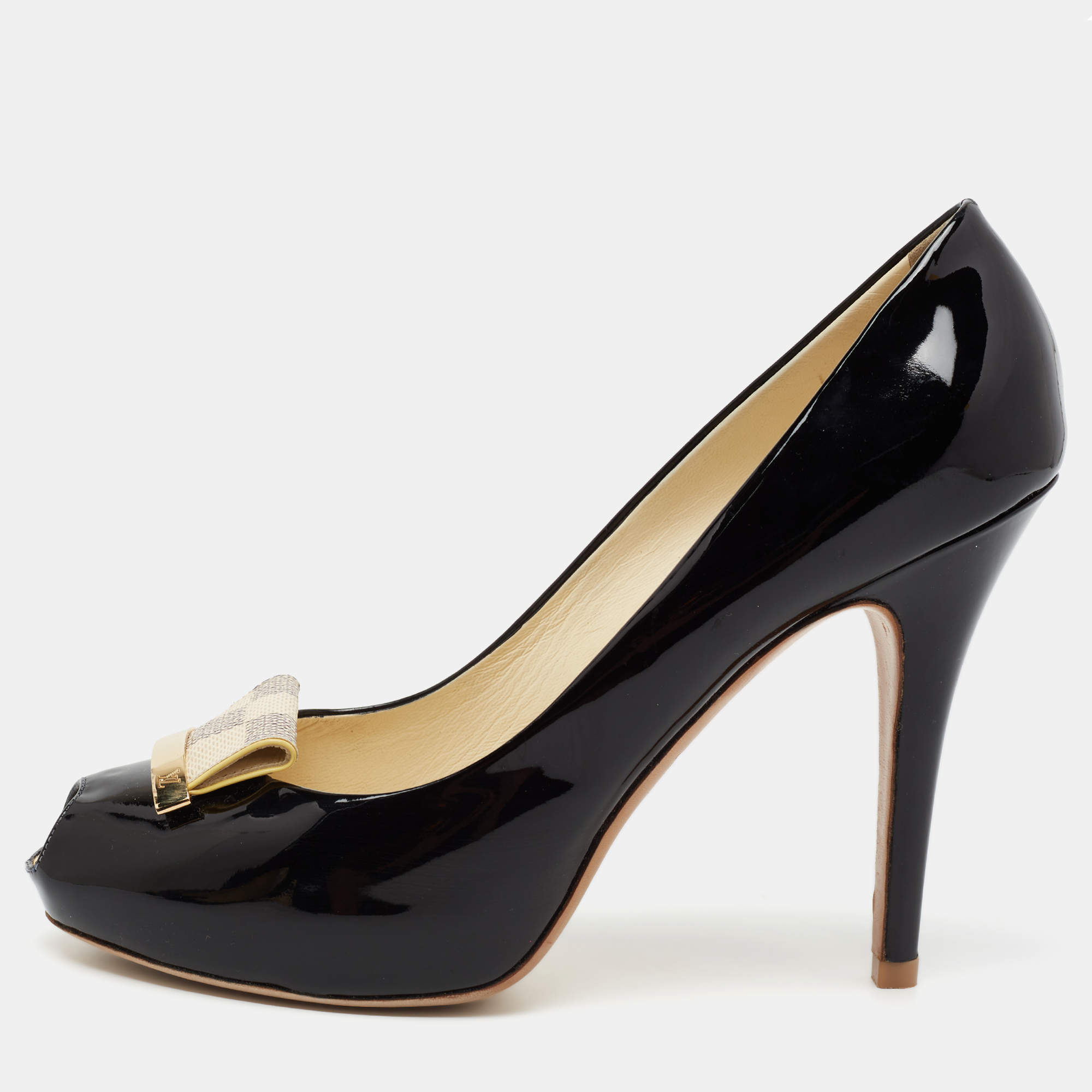 مملوكة مسبقًا Louis Vuitton Black Patent Leather Damier Azur Damia Peep-Toe Pumps Size 39.5