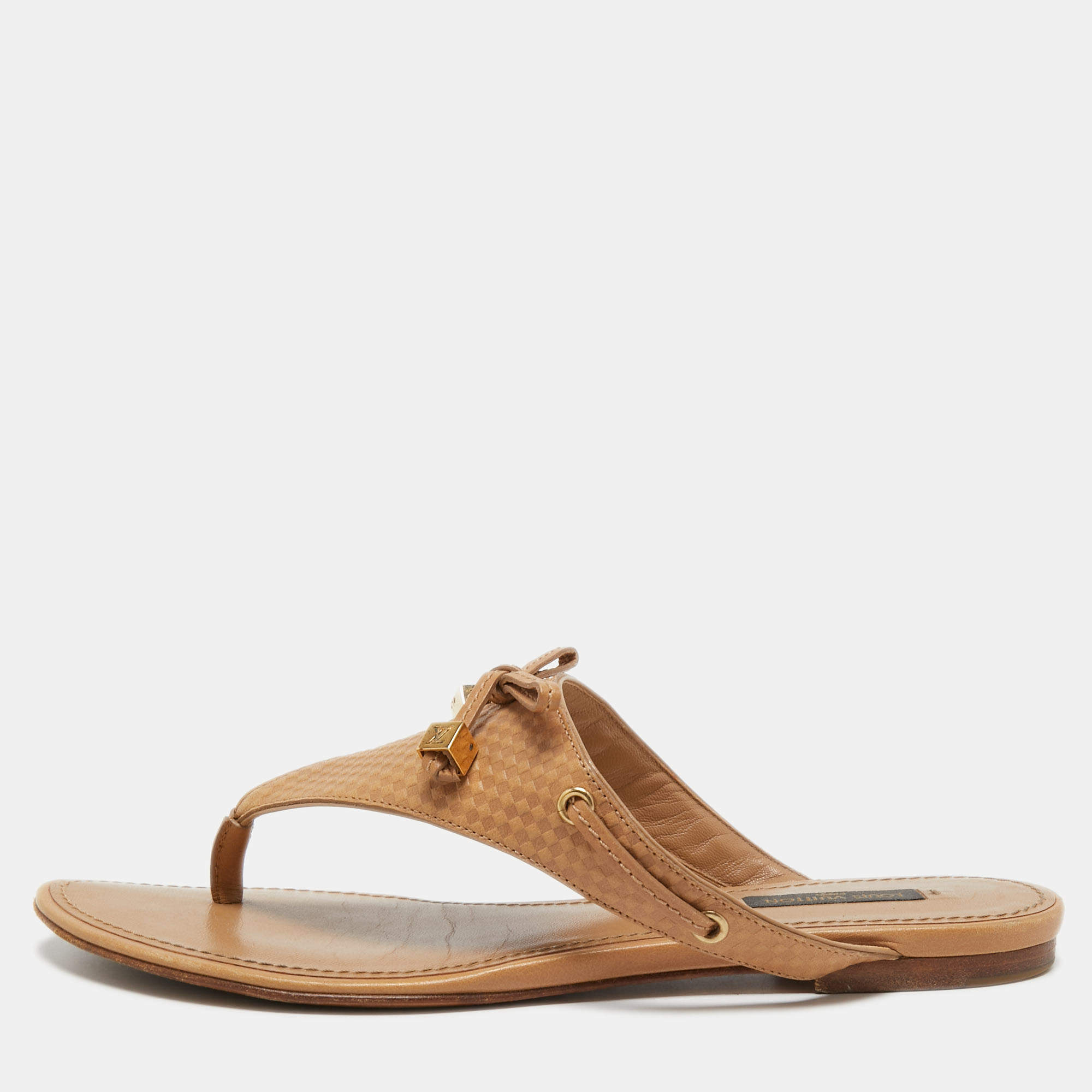 مملوكة مسبقًا Louis Vuitton Tan Leather Dice Bow Thong Flats Size 38