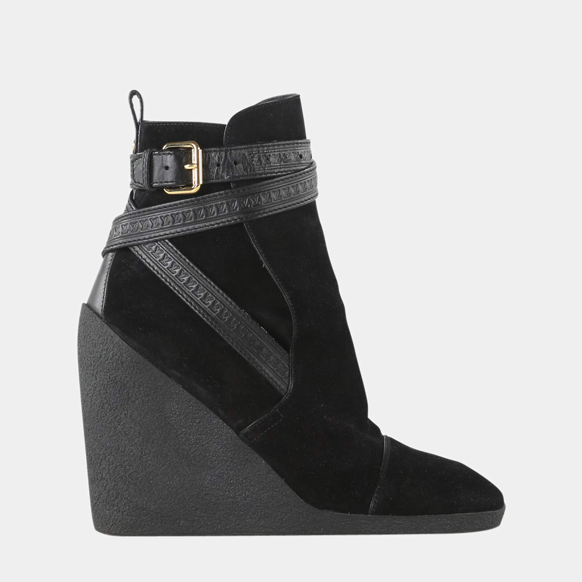 Louis Vuitton Ranger Ankle Boot!! For Sale Now