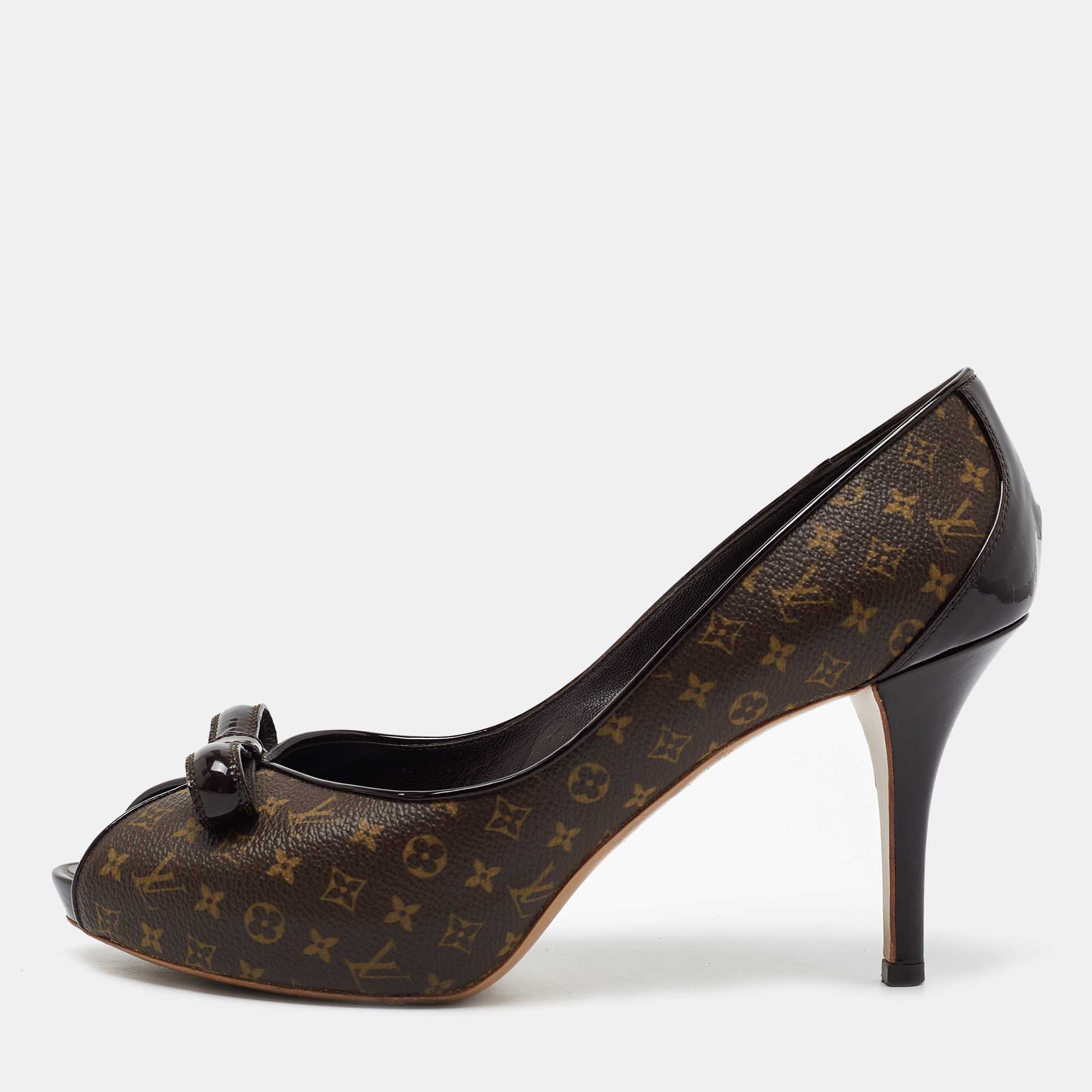 New LOUIS VUITTON Monogram Patent Pumps Made in Italy Sz 39