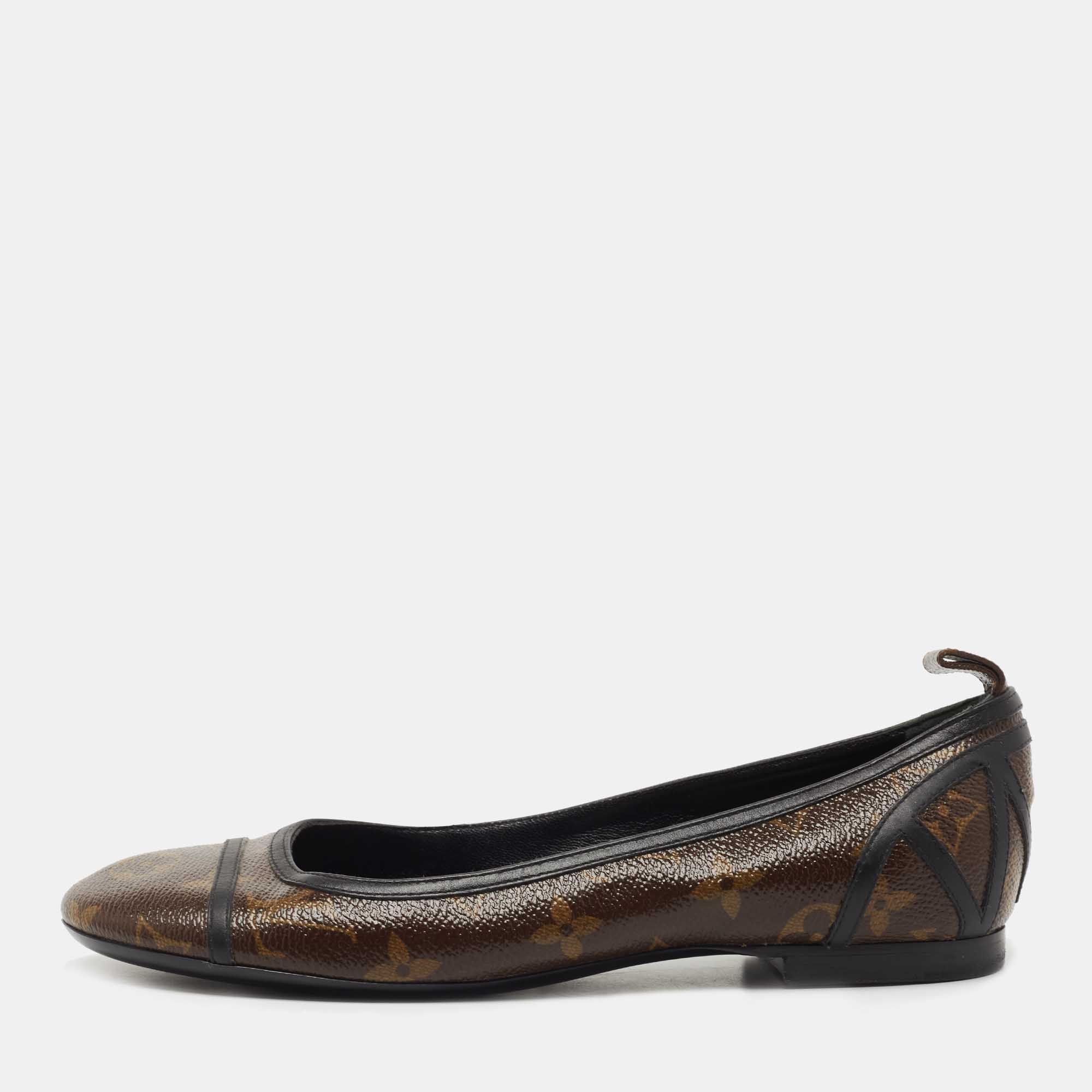 مملوكة مسبقًا Louis Vuitton Brown Monogram Round Toe Ballet Flats Size 37