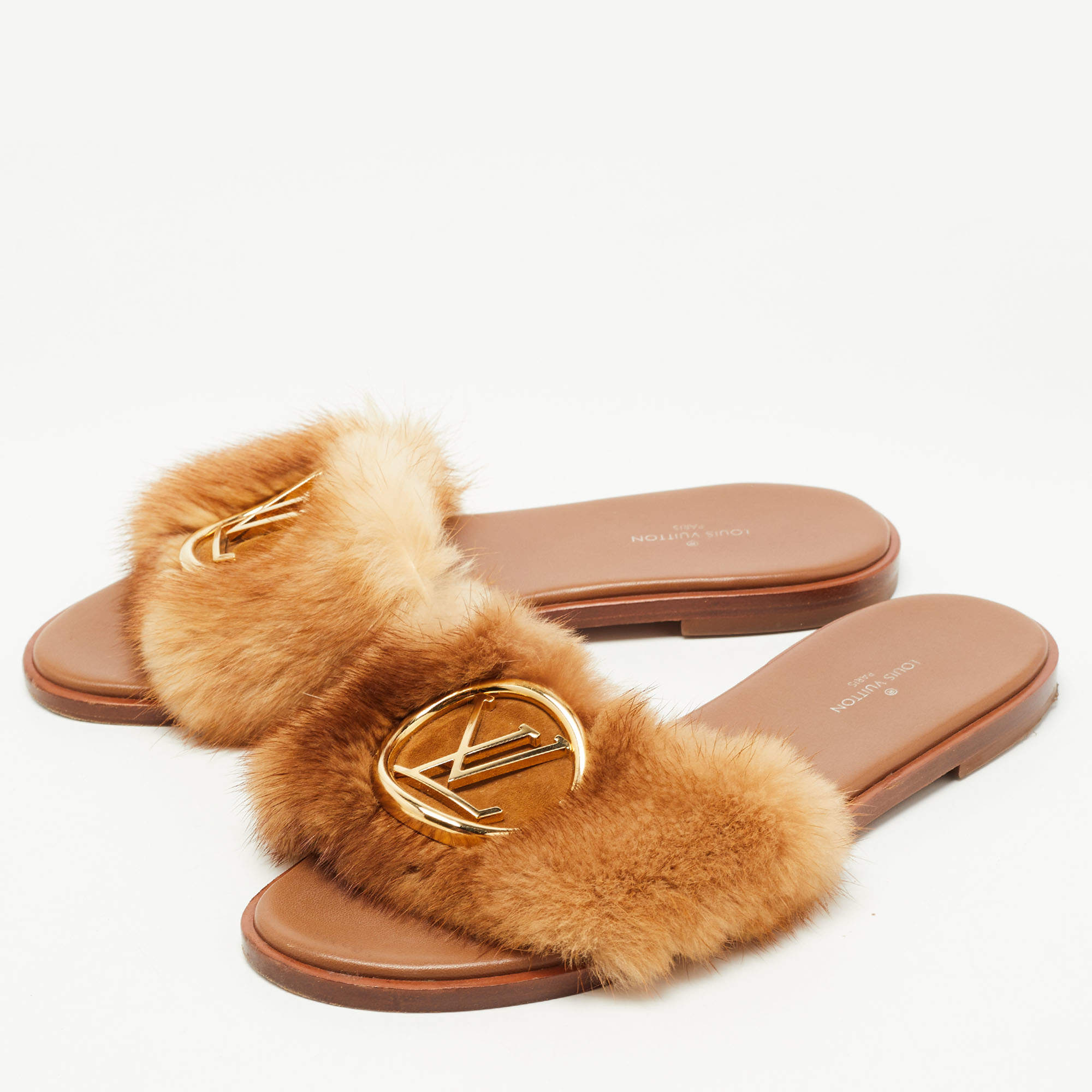 Louis Vuitton White Leather Open toe Mink Fur Lock It Flat Slides 36 LV  Sandals
