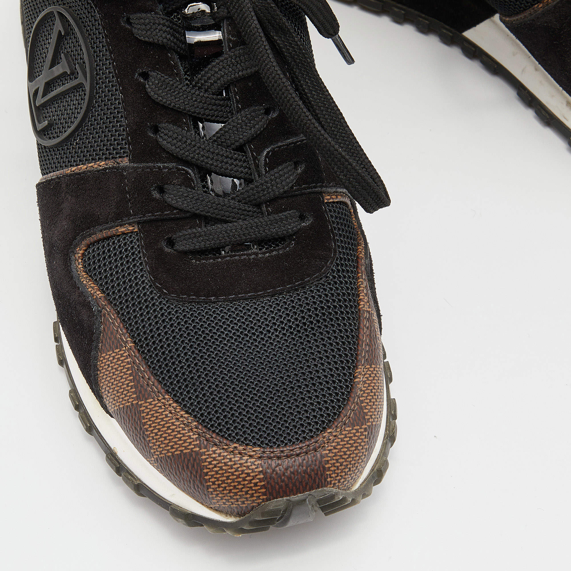 LOUIS VUITTON. Shoes, one pair, Sneaker Run Away, size 39