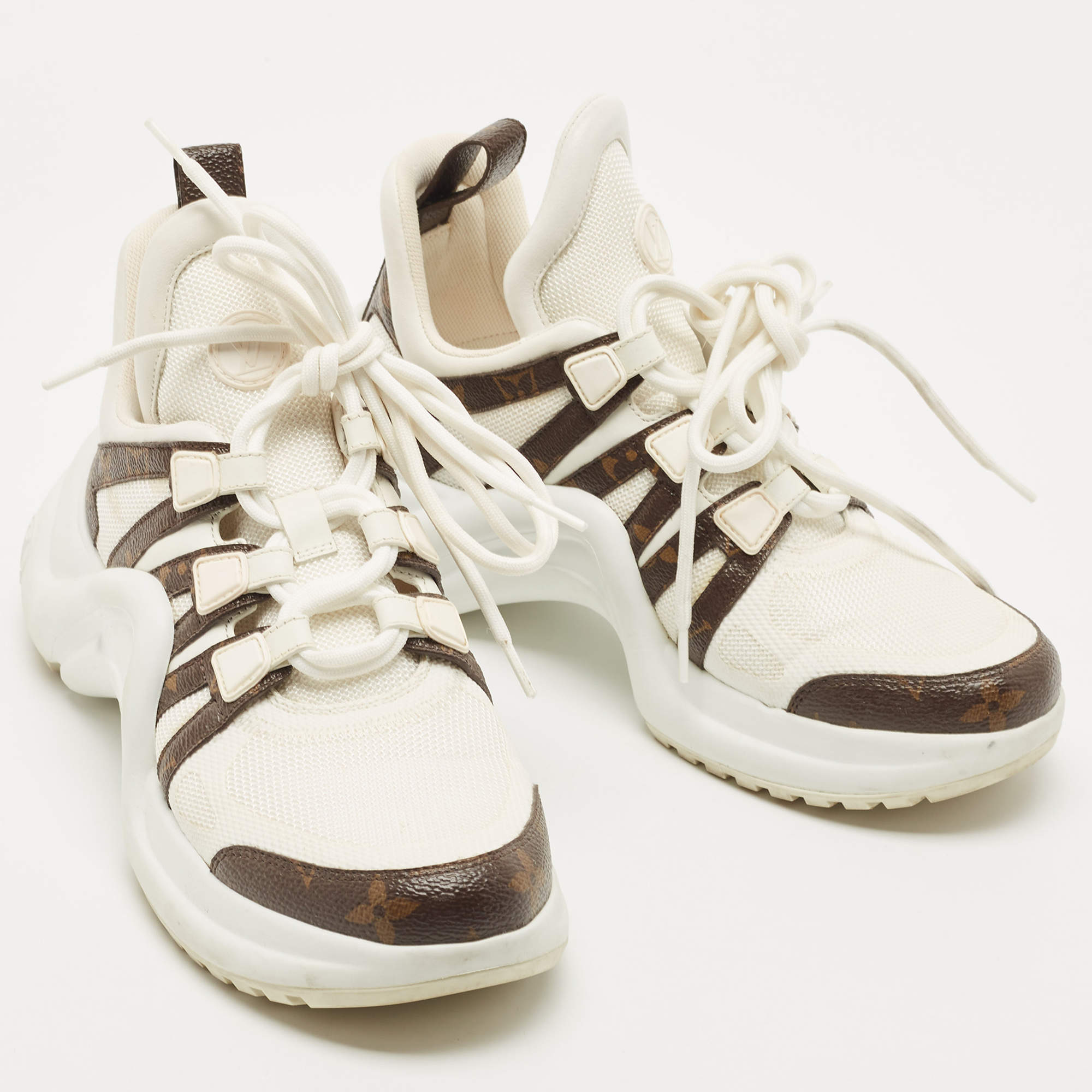 Archlight leather trainers Louis Vuitton White size 38.5 EU in Leather -  34963050