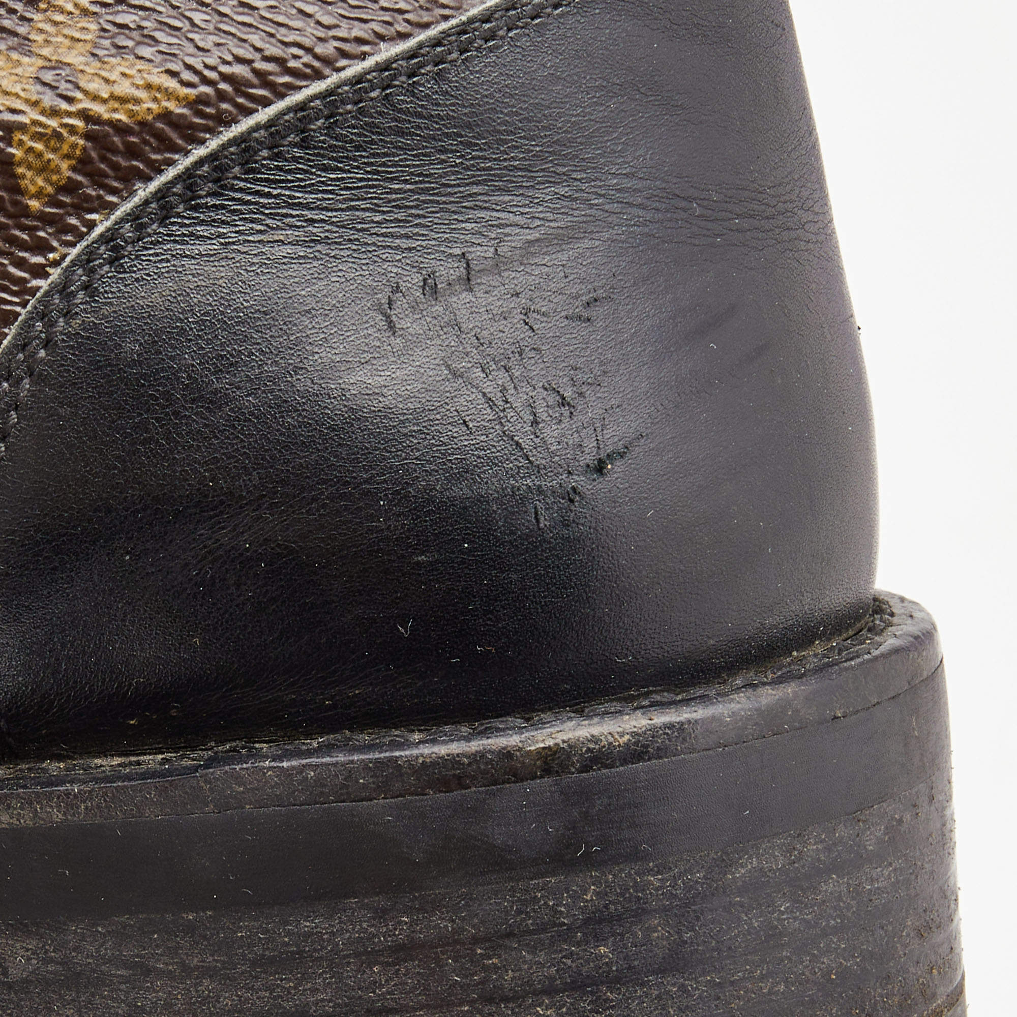 Louis Vuitton - Wonderland Flat Calfskin Ranger Boots Black 39