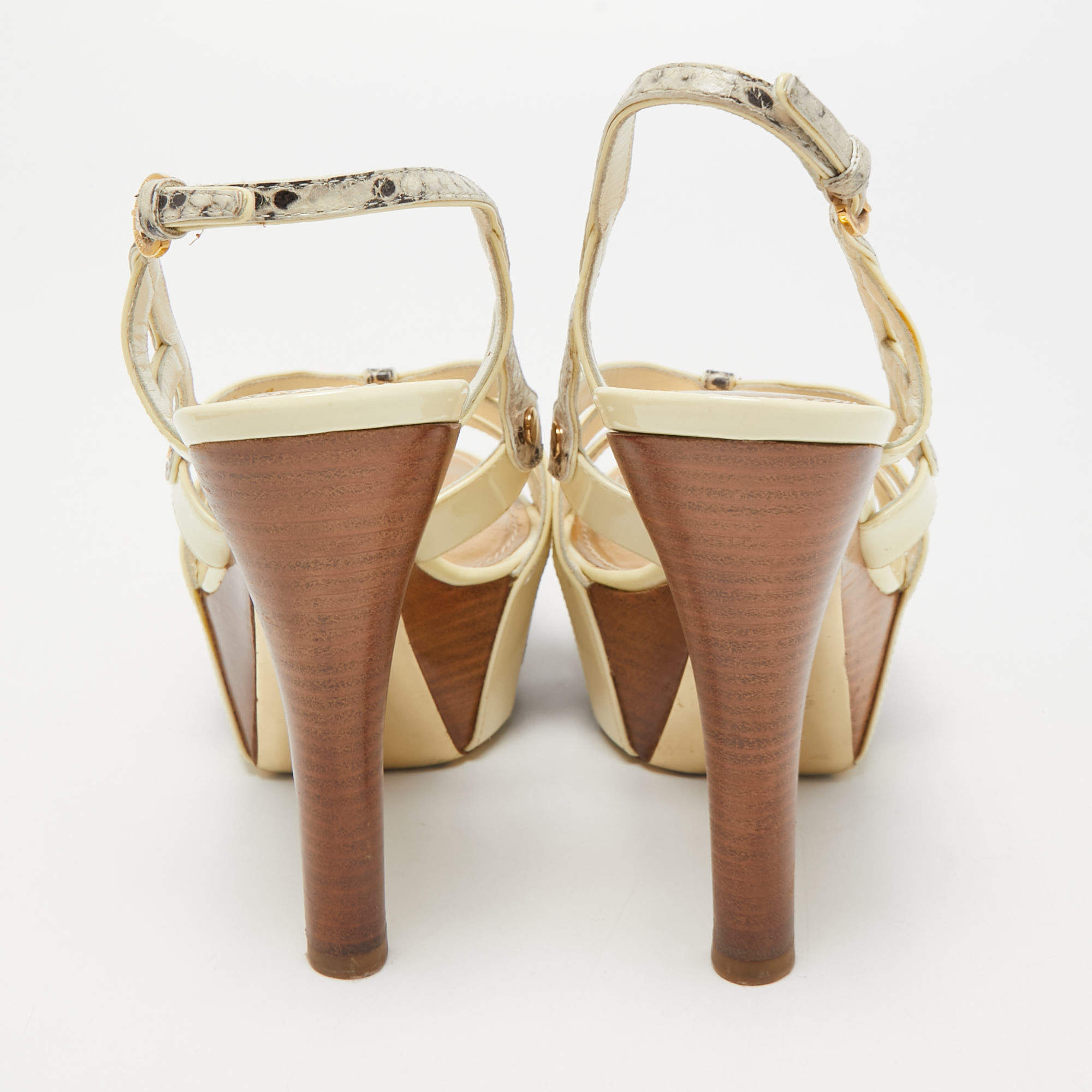 Louis Vuitton Sandals Cream Patent leather ref.281052 - Joli Closet