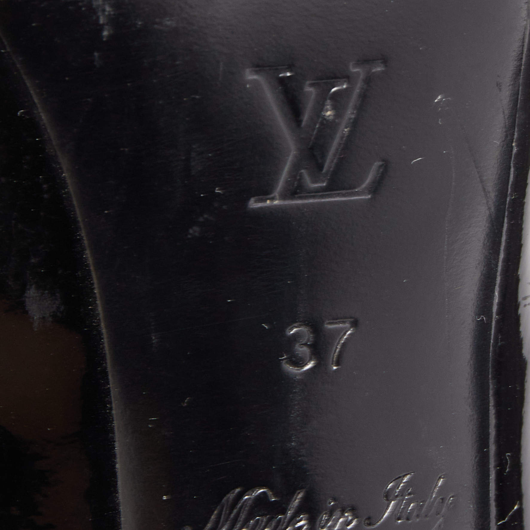 Louis Vuitton Black Leather Frivolous Pumps Size 7/37.5 - Yoogi's