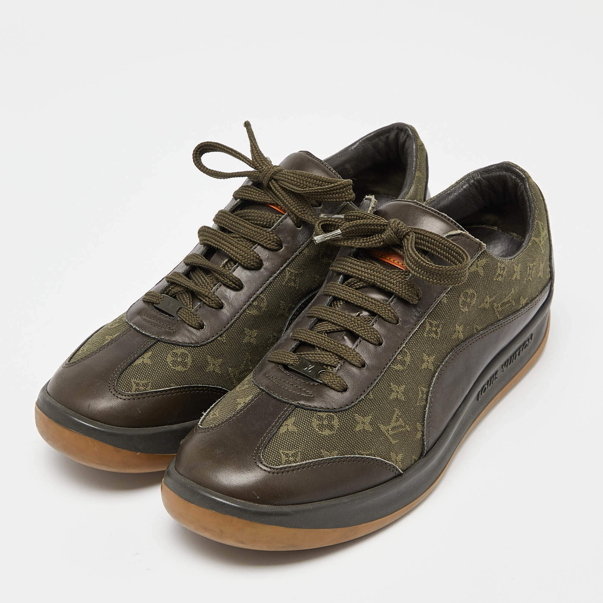 LOUIS VUITTON: Leather/Canvas & Olive Green LV Logo, Sneakers size 37