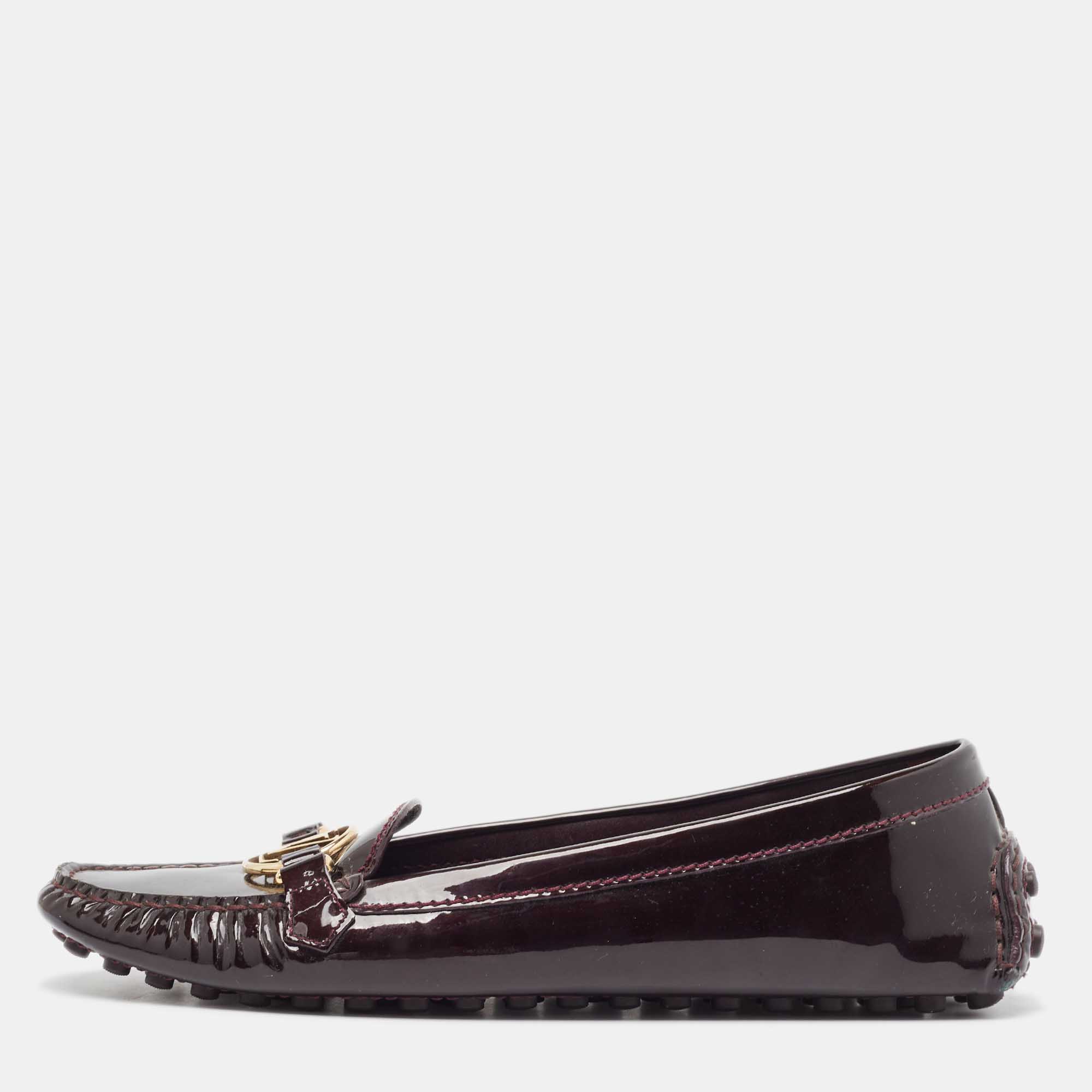 مملوكة مسبقًا Louis Vuitton Burgundy Patent Leather Dauphine Loafers Size 42