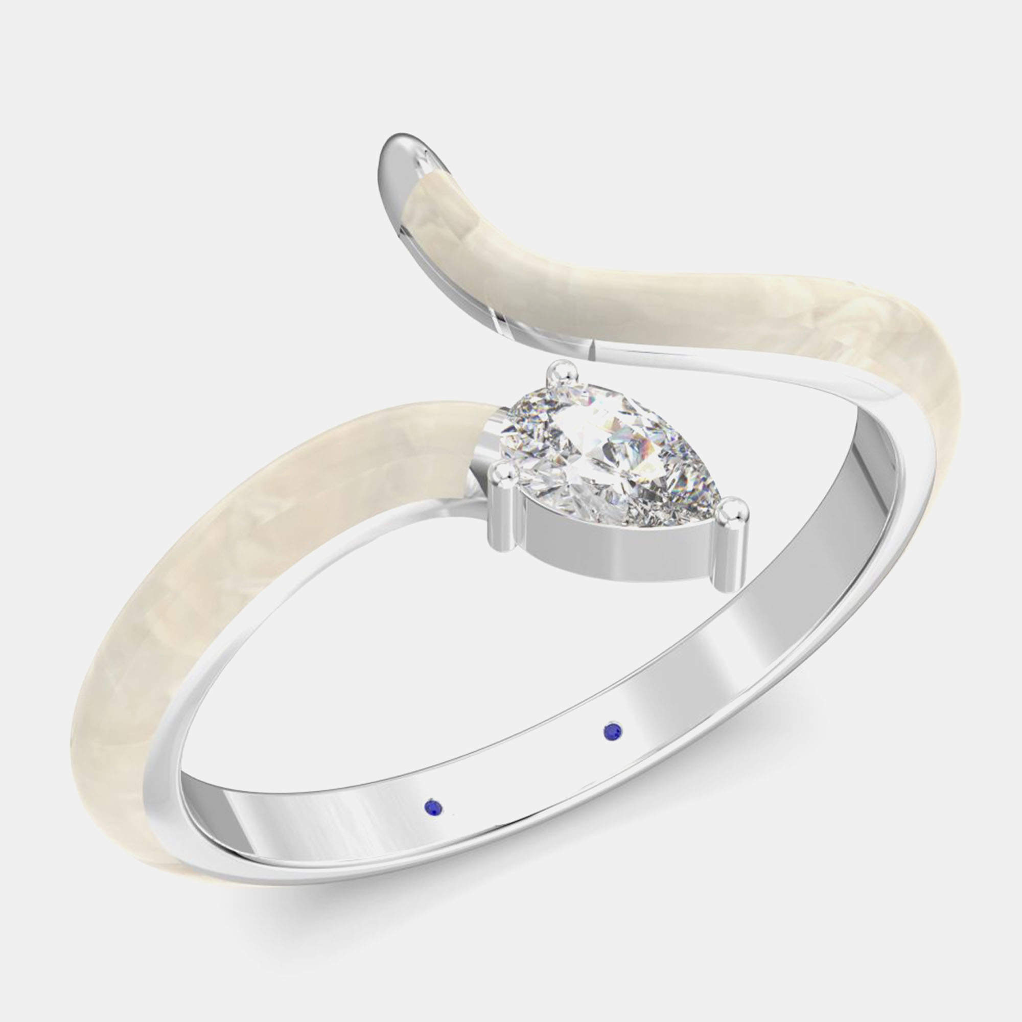 مملوكة مسبقًا Pearl White Ceramic Pear Shaped Contemporary Bypass Sterling Silver Lab Grown Diamond Ring US 7