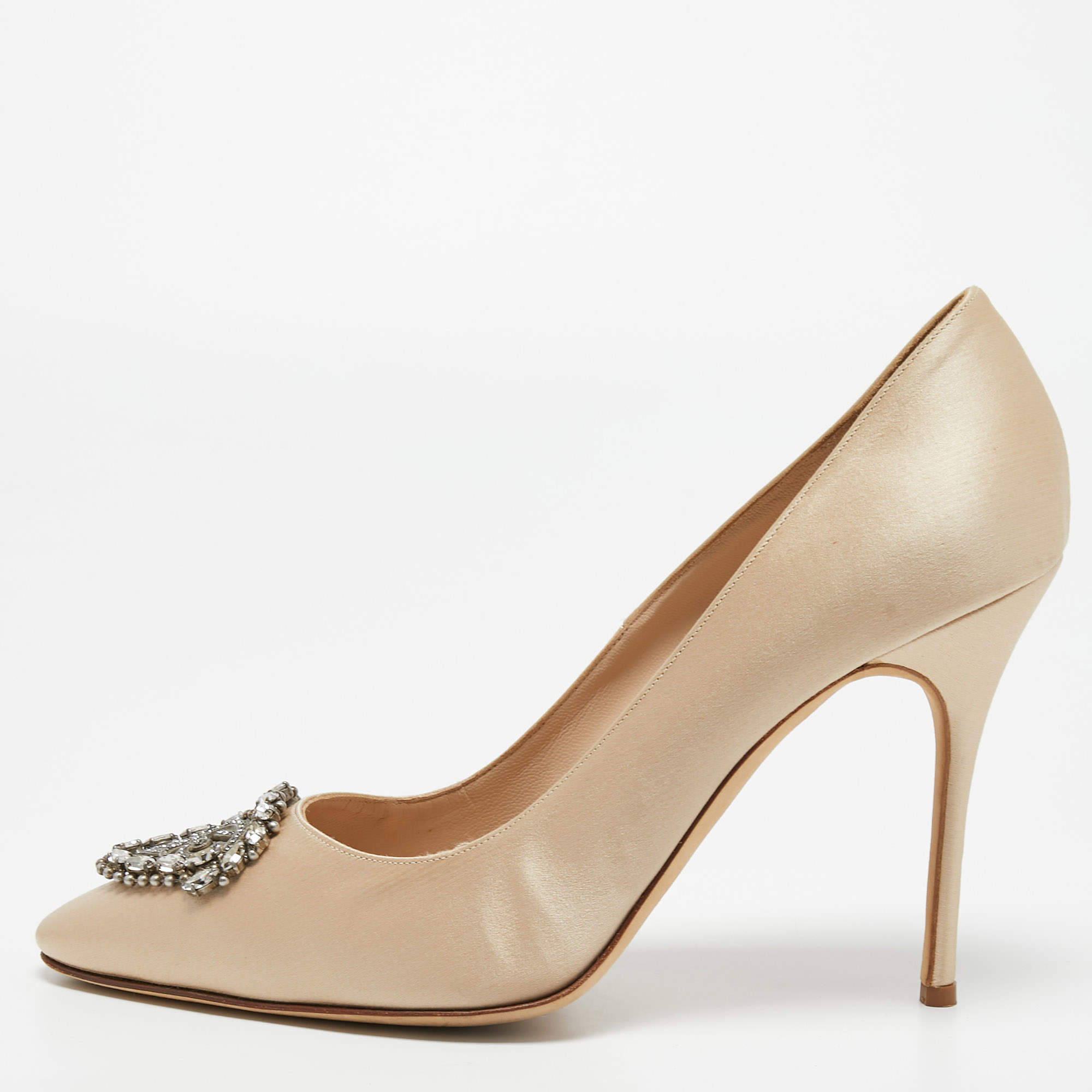 Pre Owned Manolo Blahnik Beige Satin Okkato Crystal Embellished Pumps Size 42