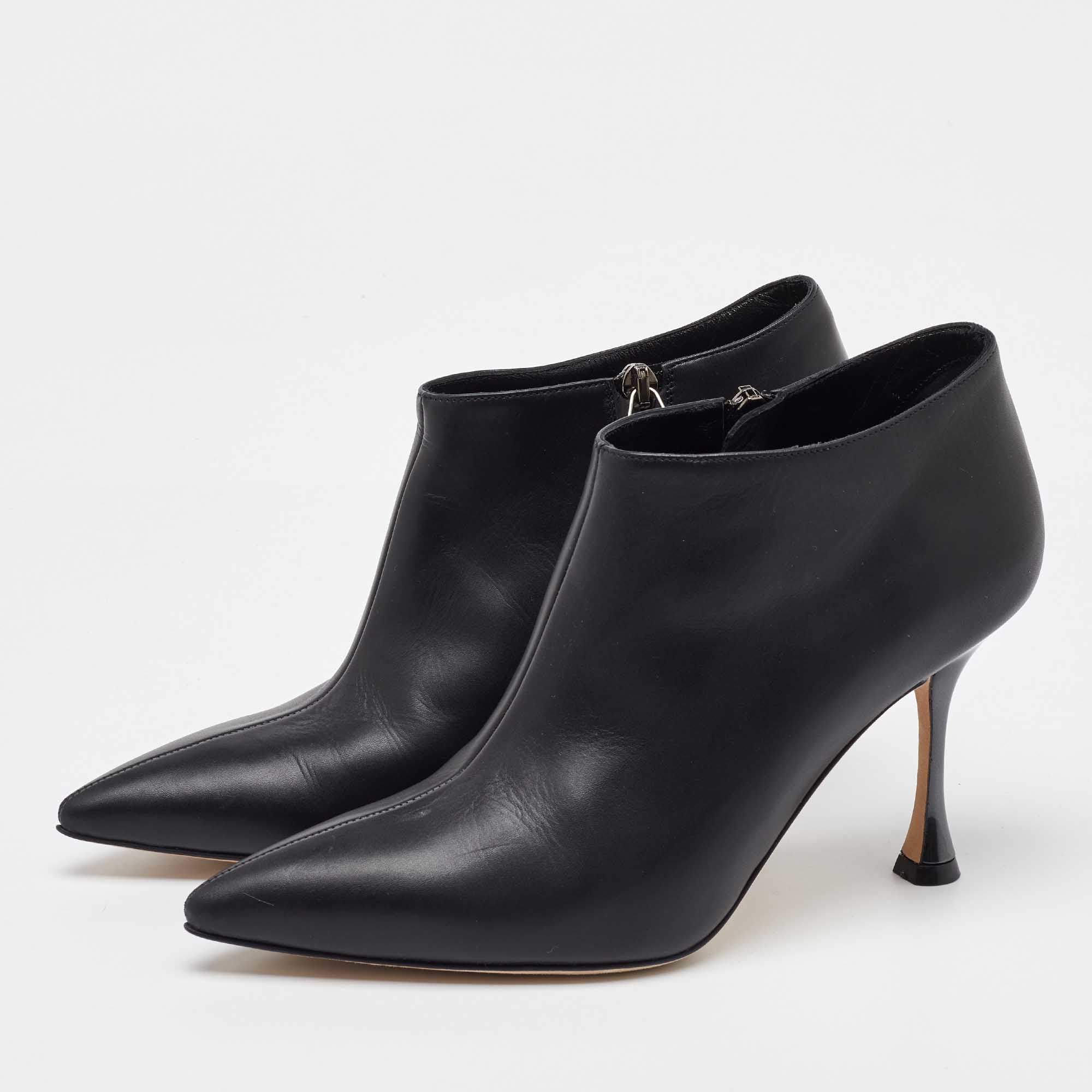 Pre Owned Manolo Blahnik Black Leather Pointed Toe Ankle Length Boots Size 37.5