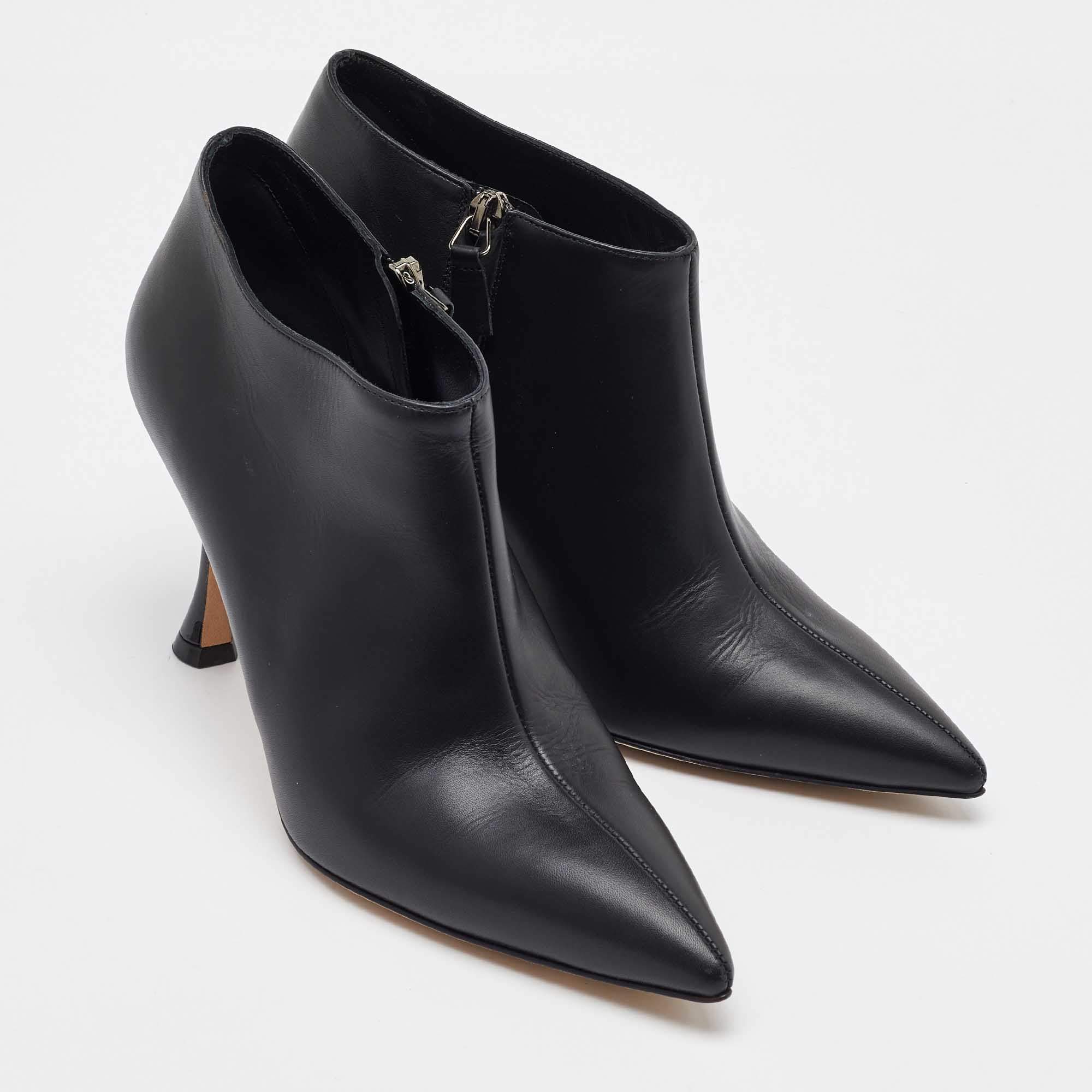 Pre Owned Manolo Blahnik Black Leather Pointed Toe Ankle Length Boots Size 37.5