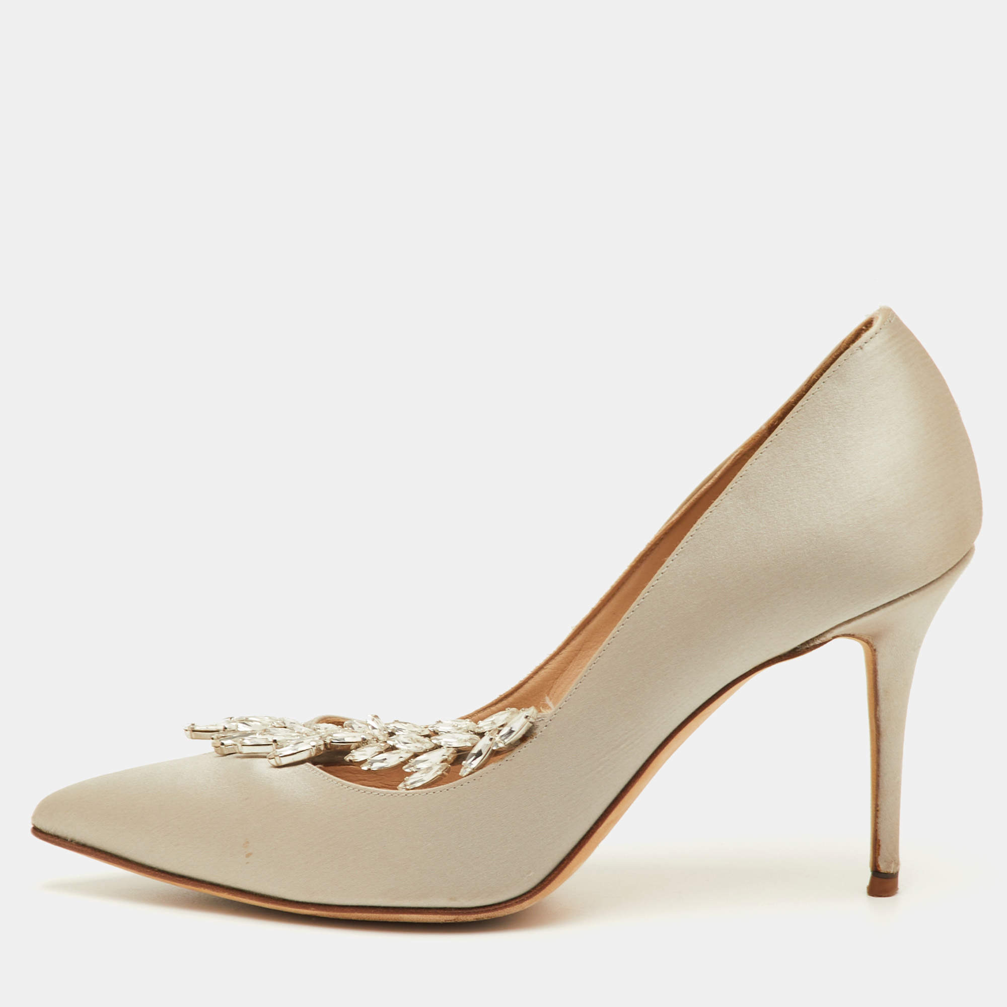 مملوكة مسبقًا Manolo Blahnik Nadira Size 37 Light Grey Satin Crystal Embellished Pumps