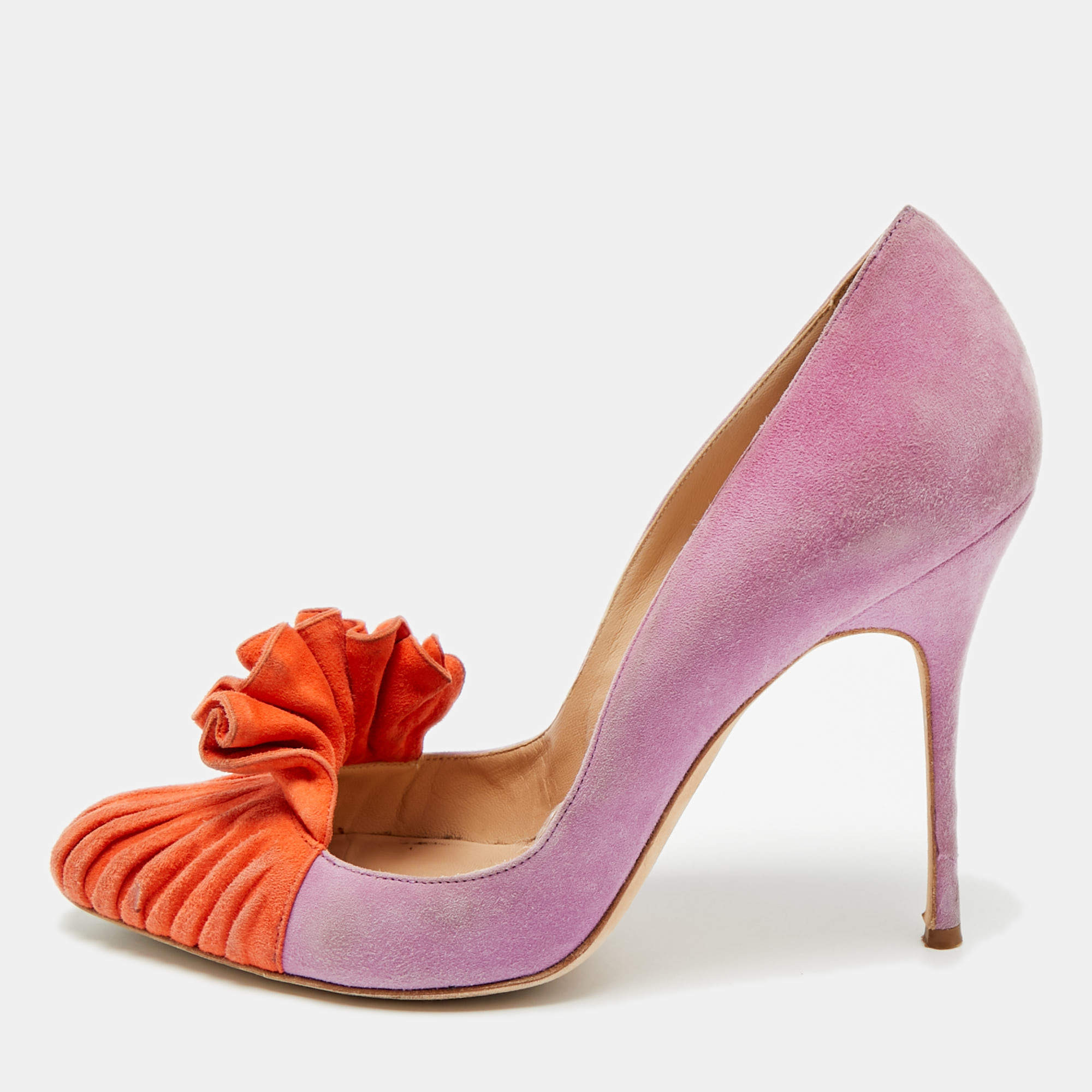 مملوكة مسبقًا Manolo Blahnik Size 39 Purple/Orange Suede Ruffle Pumps
