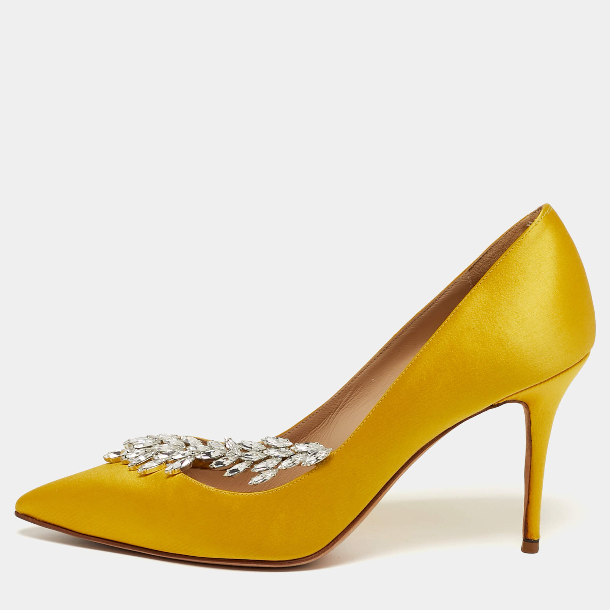 مملوكة مسبقًا Manolo Blahnik Nadira Size 38.5 Yellow Satin Jewel Embellished Pointed Toe Pumps