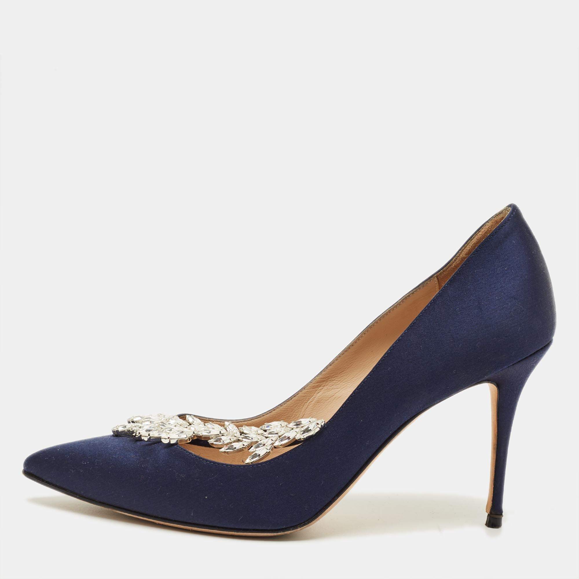 مملوكة مسبقًا Manolo Blahnik Nadira Size 38.5 Navy Blue Satin Crystal Embellished Pumps
