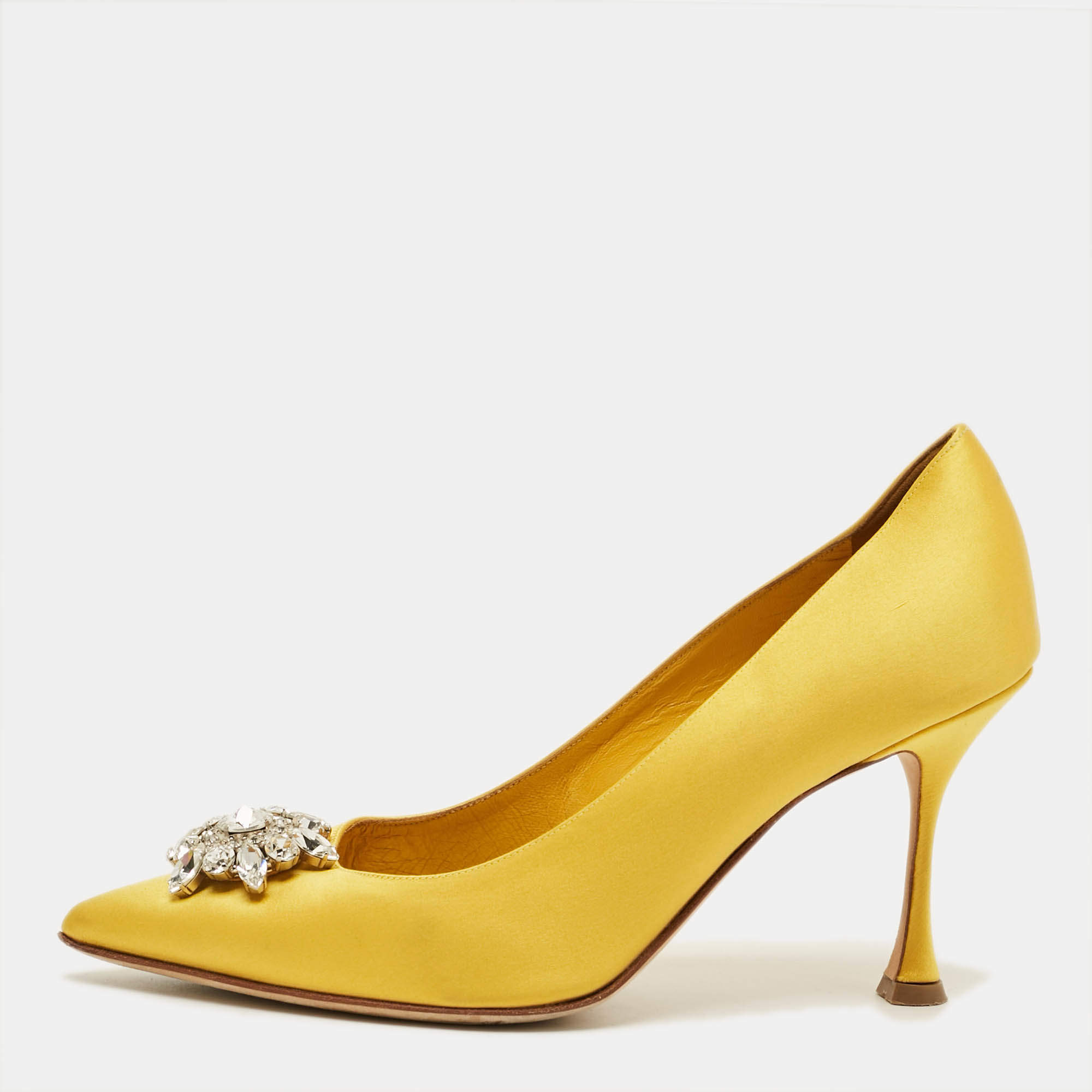Pre Owned Manolo Blahnik Mamey Size 37.5 Yellow Satin Pointed Teo Pumps