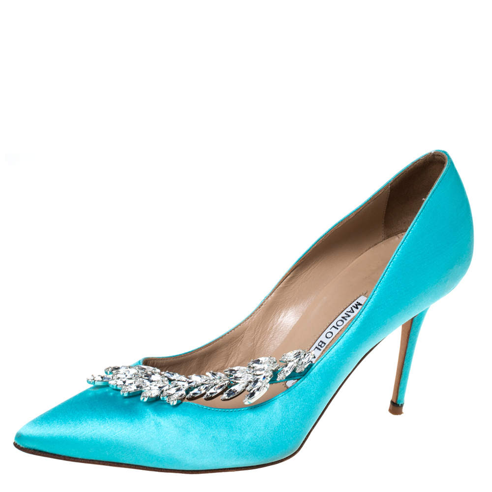 مملوكة مسبقًا Manolo Blahnik Blue Satin Nadira Crystal Embellished Pointed Toe Pumps Size 36.5