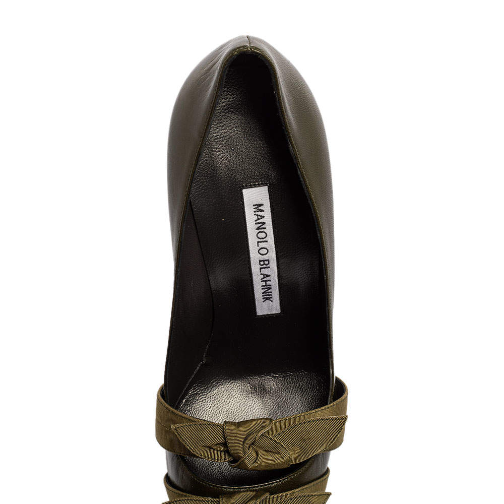 Pre Owned Manolo Blahnik Green Leather Bow Pointed Toe Pumps Size 37