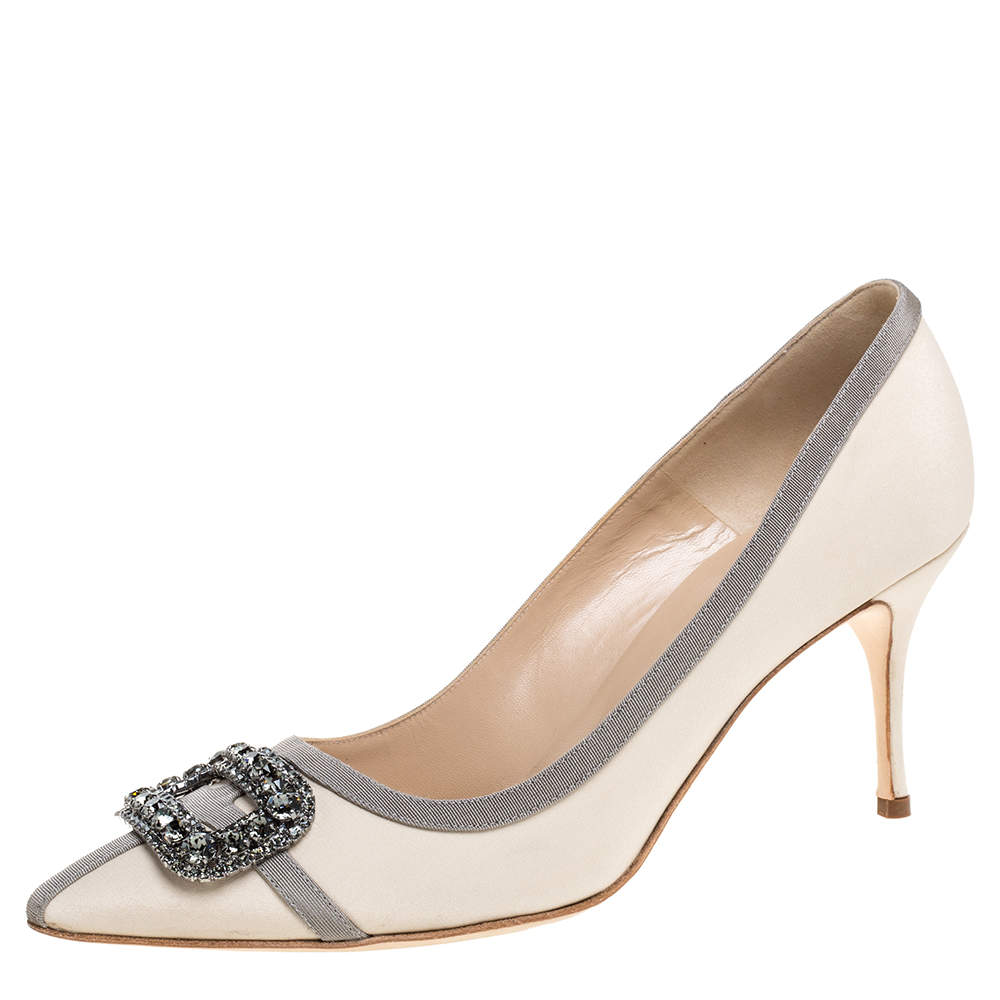 Pre Owned Manolo Blahnik Beige Satin Gotrian Crystal Embellished Pointed Toe Pumps Size 40.5