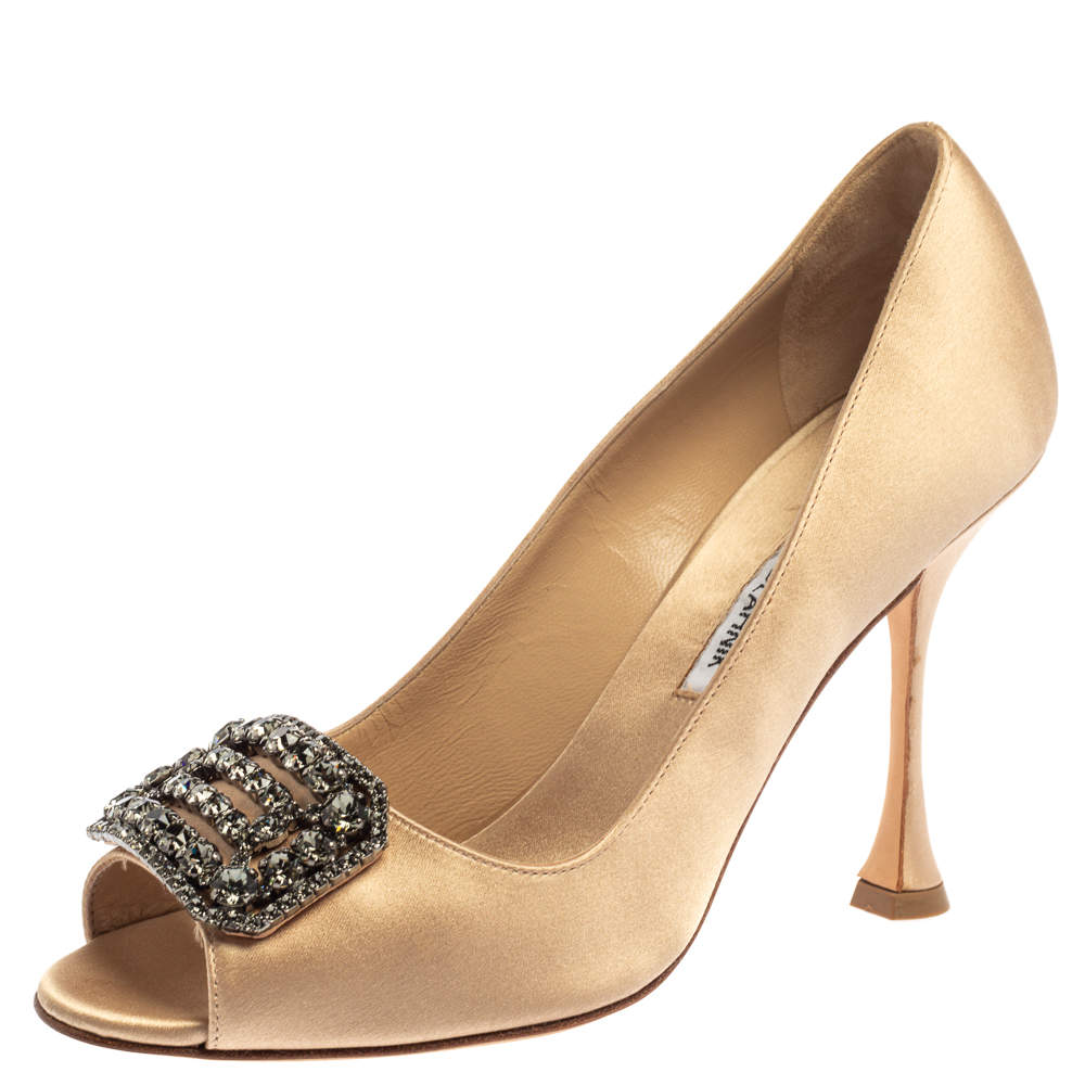 مملوكة مسبقًا حذاء كعب عالى مانولو بلانيك مقدمة مدببة ماتيك ساتان بيج مقاس 37
