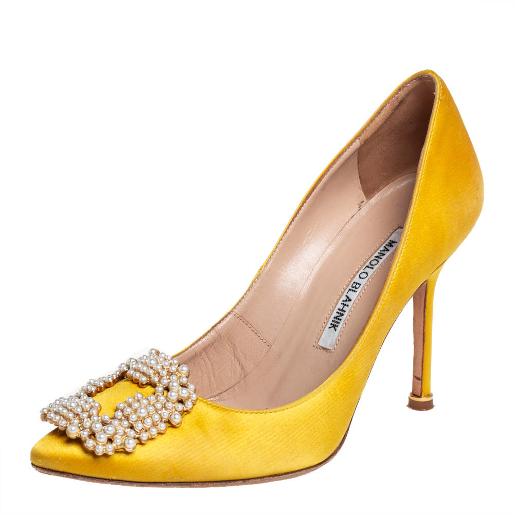 مملوكة مسبقًا حذاء كعب عالى مانولو بلانيك هانغيسى ساتان أصفر مقاس 35