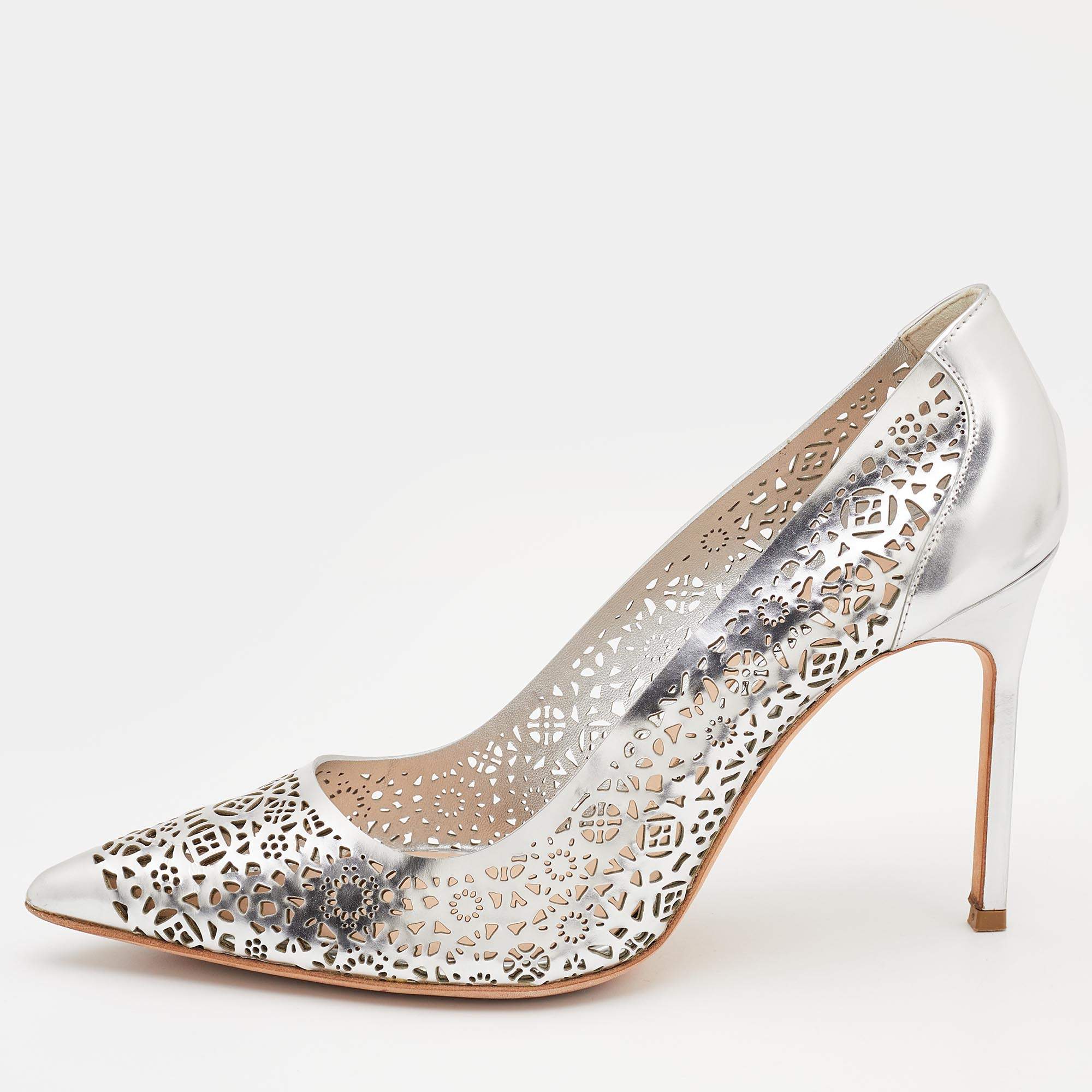 Pre Owned Manolo Blahink Silver Laser Cut Leather Pumps Size 39.5