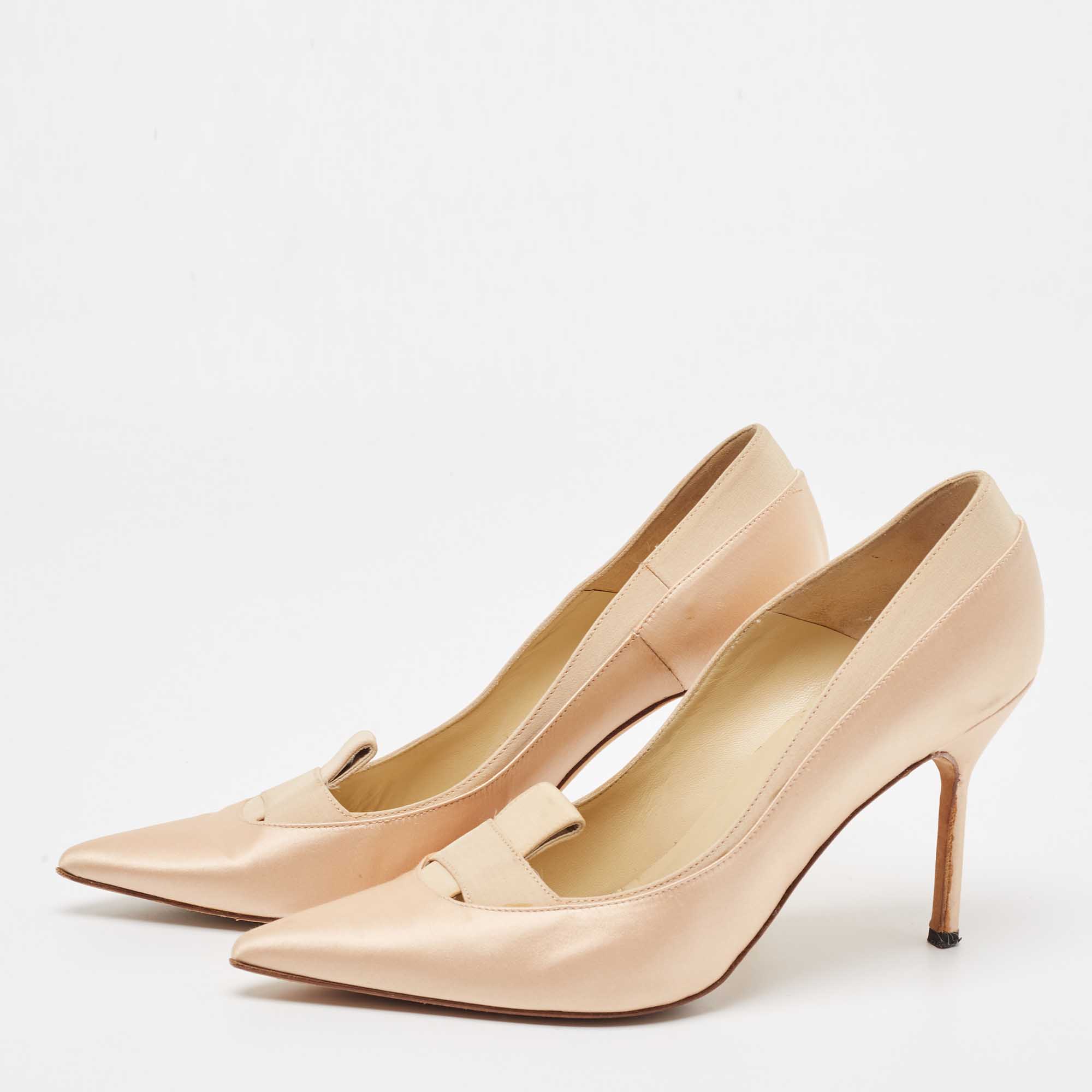 Manolo Blahnik Beige Satin Pointed Toe Pumps Size 38.5 Manolo