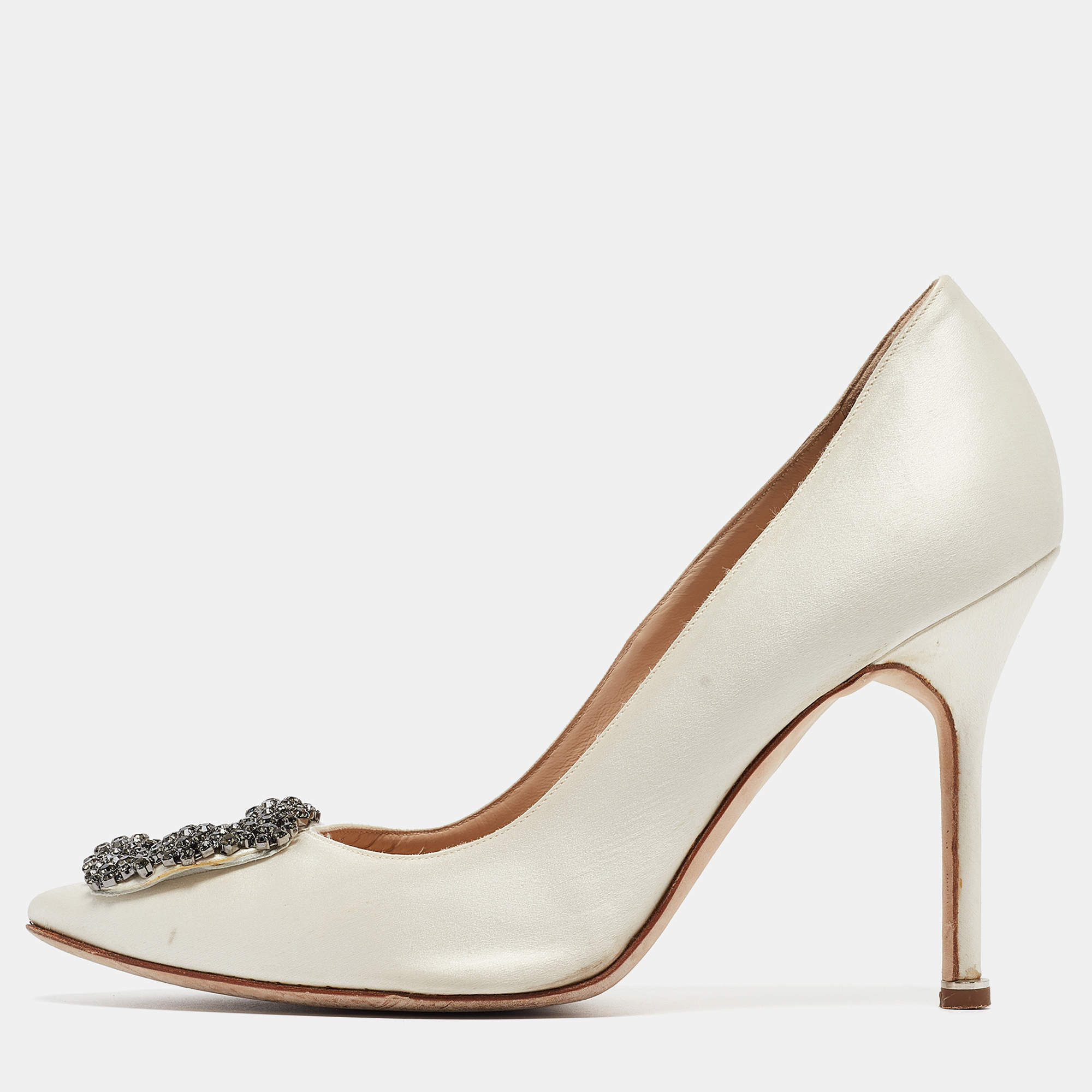 Pre Owned Manolo Blahnik Ivory Satin Hangisi Pumps Size 39