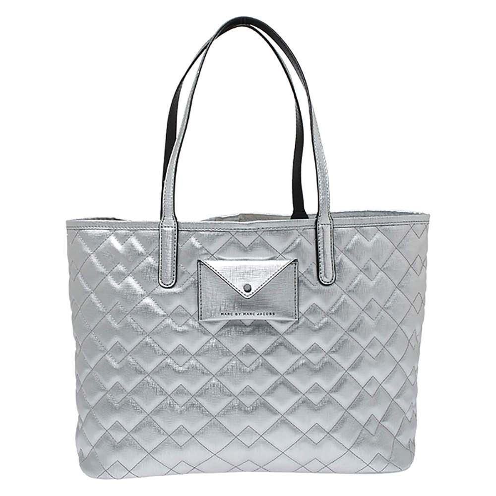 مملوكة مسبقًا Marc By Marc Jacobs Silver Quilted PVC Metropolitote Tote