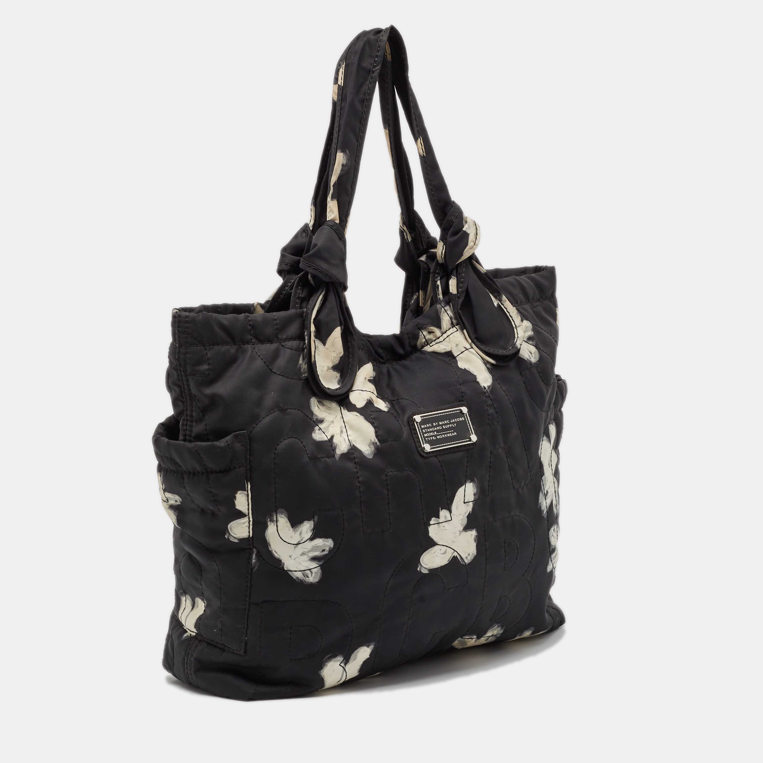 مملوكة مسبقًا Marc by Marc Jacobs Black/White Nylon Floral Pretty Tate Tote