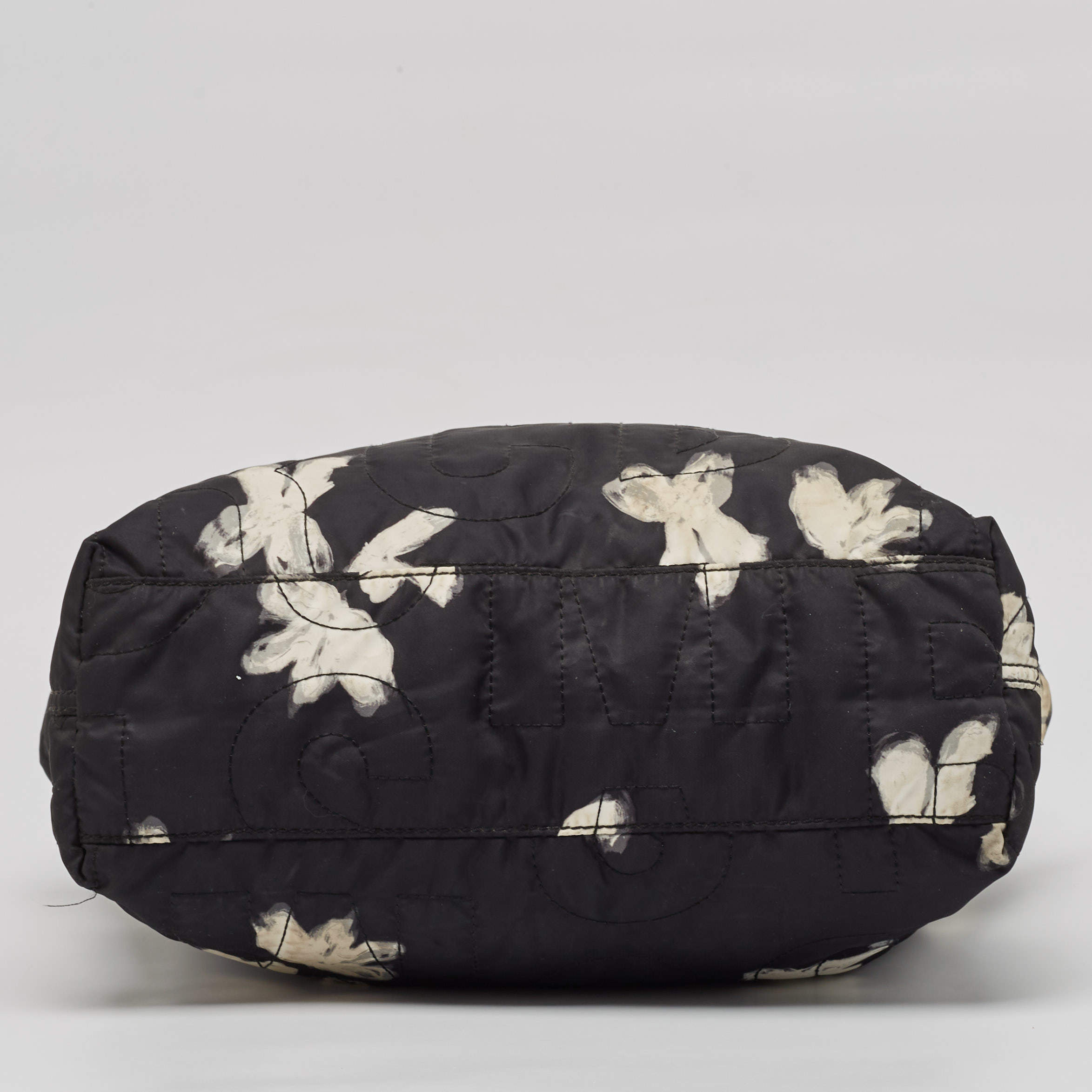 مملوكة مسبقًا Marc by Marc Jacobs Black/White Nylon Floral Pretty Tate Tote