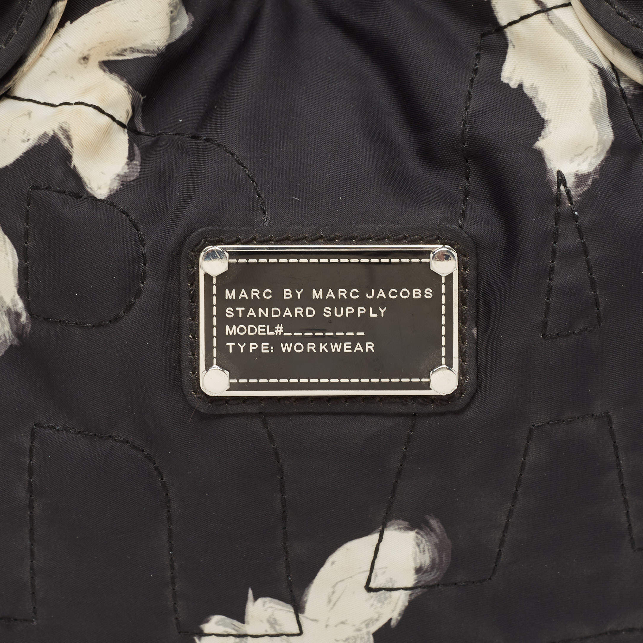 مملوكة مسبقًا Marc by Marc Jacobs Black/White Nylon Floral Pretty Tate Tote
