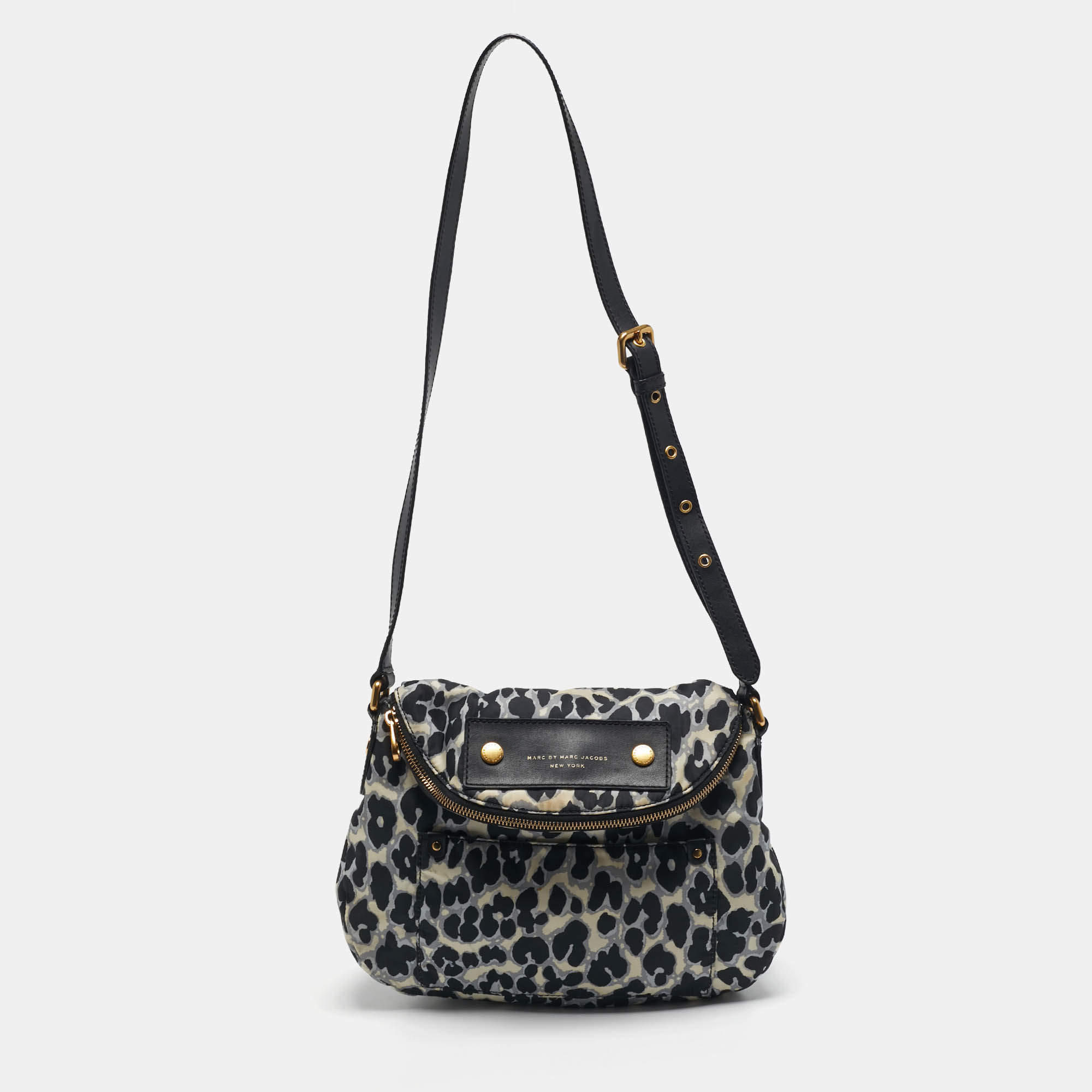 مملوكة مسبقًا Marc by Marc Jacobs Preppy Natasha Black/White Leopard Print Nylon Crossbody Bag