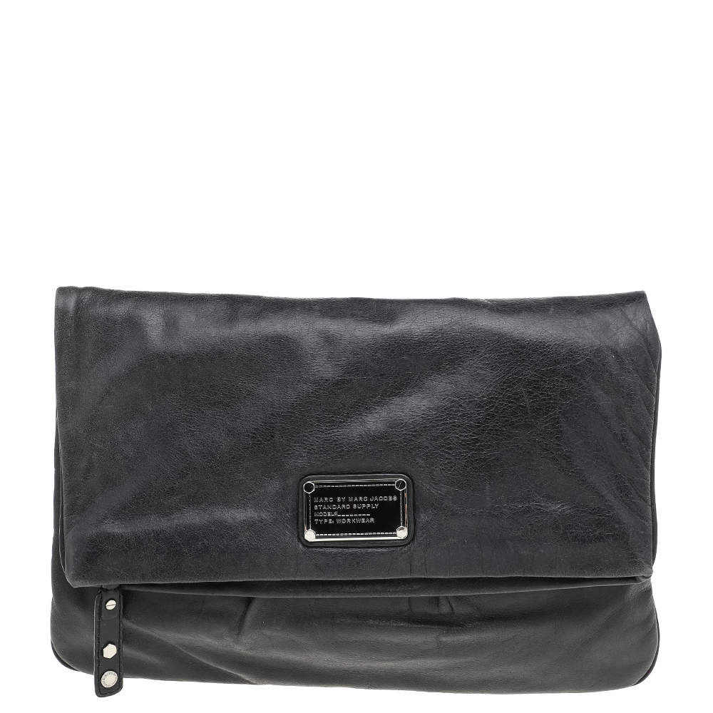 مملوكة مسبقًا حقيبة صغيرة بقلاب مارك باي مارك جاكوبس جلد رصاصي داكن 