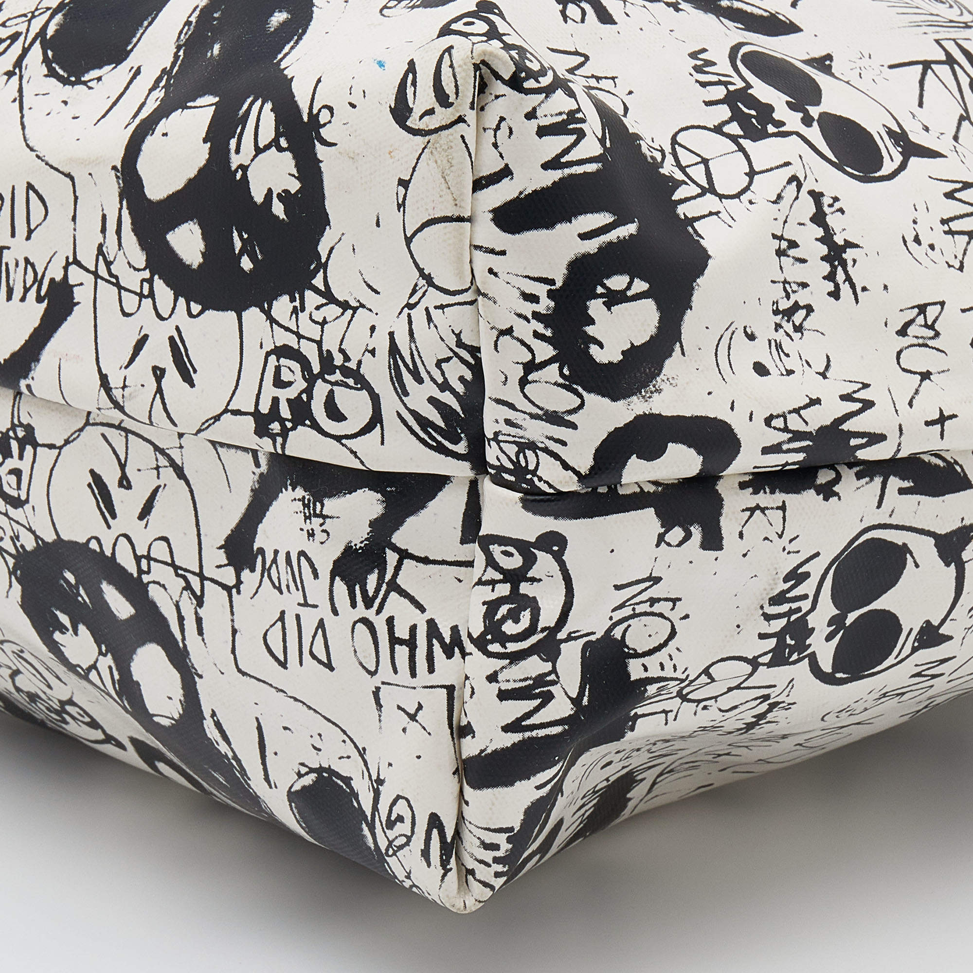Marc Jacobs White Graffiti Canvas Messenger Bag - ShopperBoard