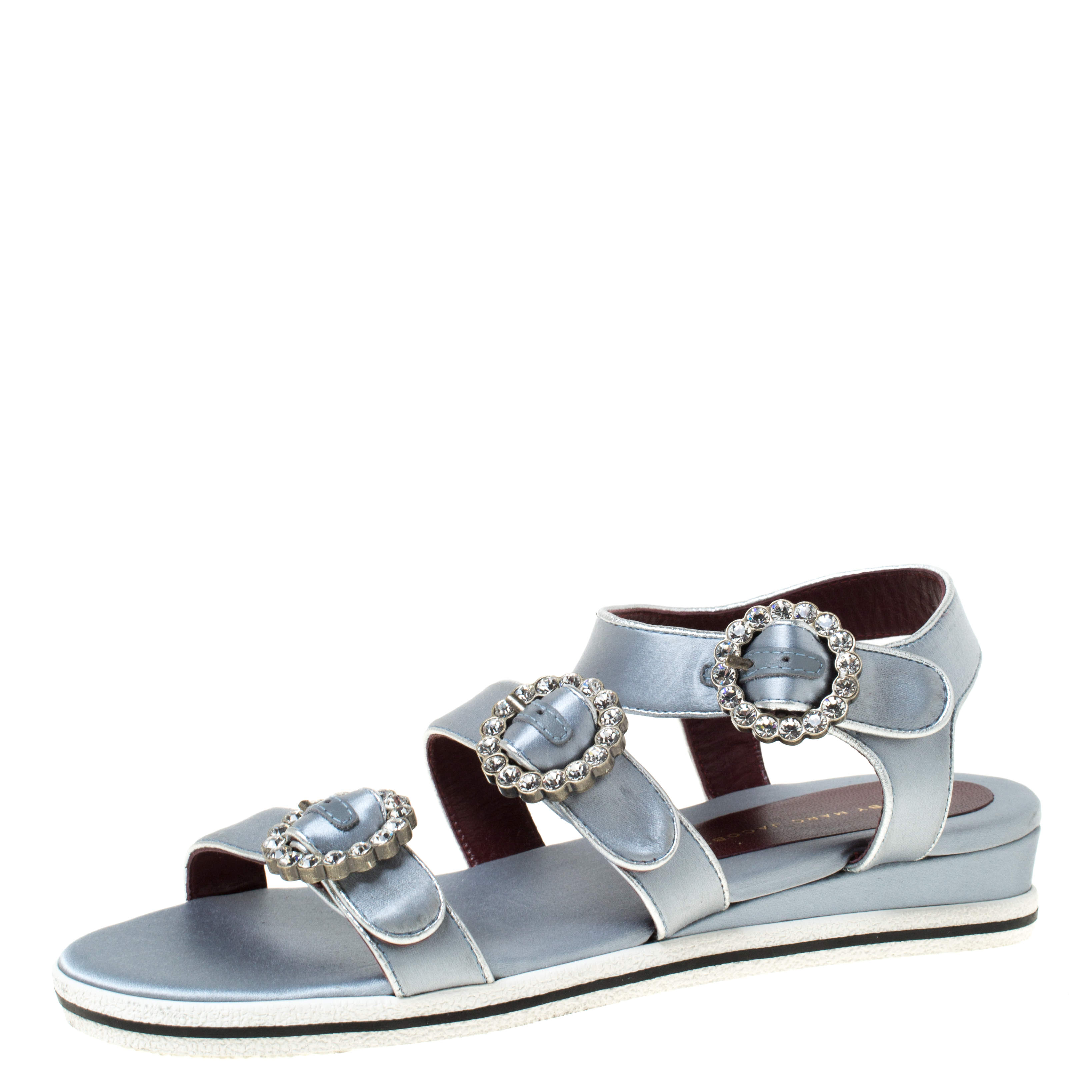 Pre Owned صندل مارك باي مارك جاكوبس سيور فلات إبزيم مزخرف كريستال ساتان أزرق فاتح مقاس 39