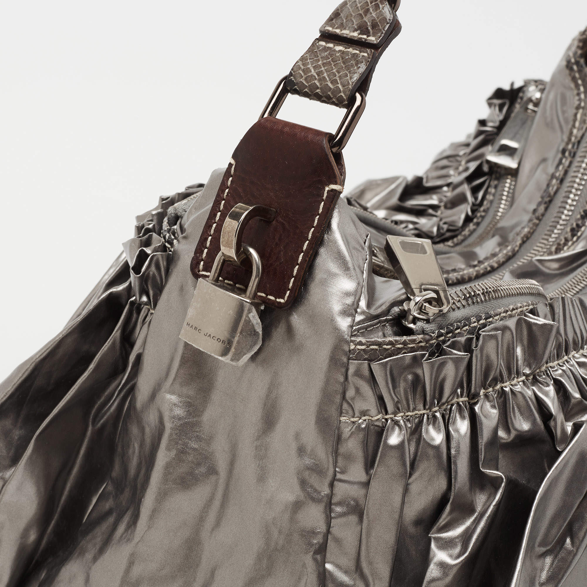 Pre Owned Marc Jacobs Silver Synthetic Leather Parachute Hobo