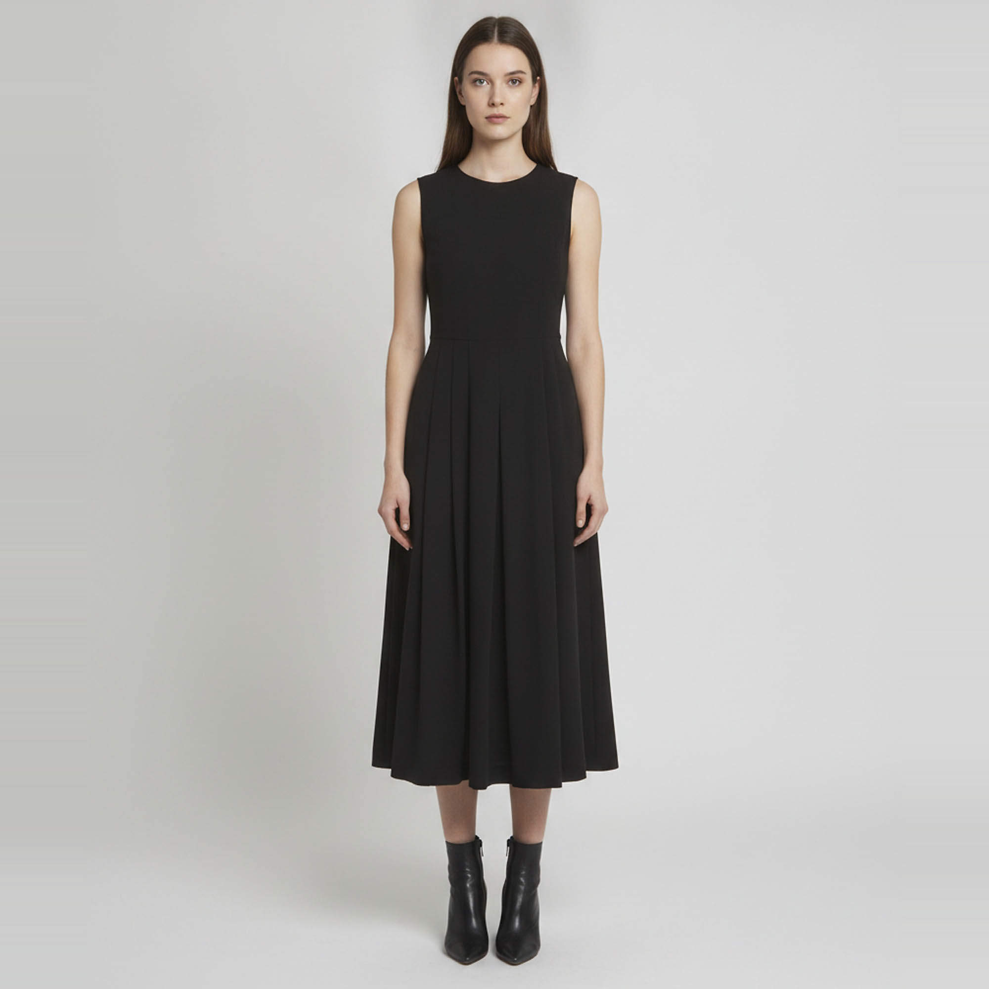 Pre Owned  Max Mara Black Crepe Sleeveless Pleated Midi Dress XS
