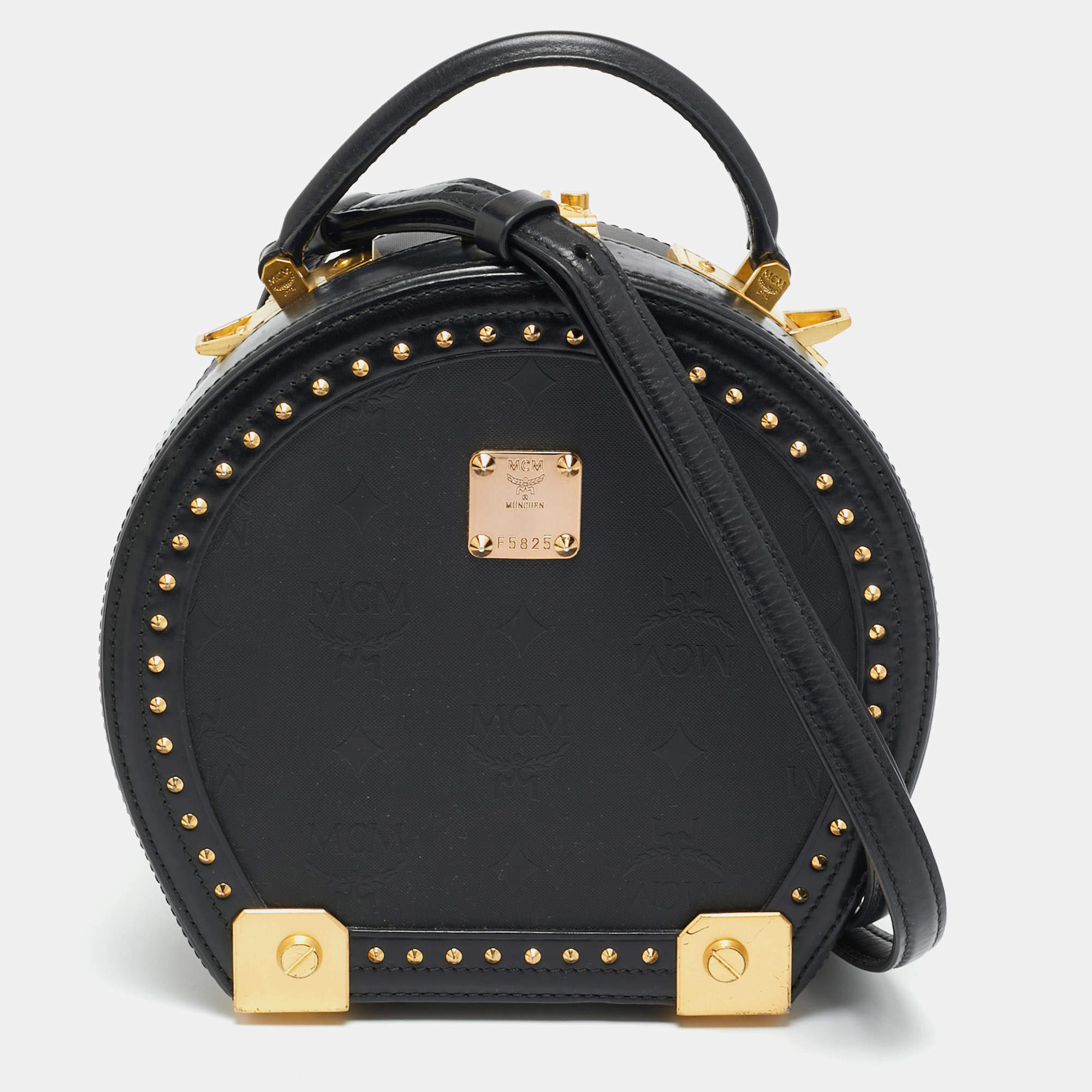 مملوكة مسبقًا MCM Black Studded Berlin Black Coated Canvas Round Bag