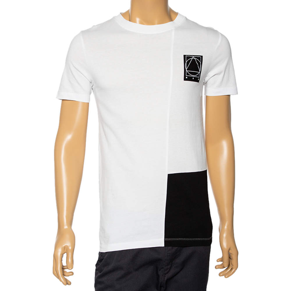 مملوكة مسبقًا تي شيرت إم سي كيو باي  أليكساندر ماكوين قطن أبيض مزين رقعة شعار الماركة رقبة مستديرة مقاس صغير (سمول)