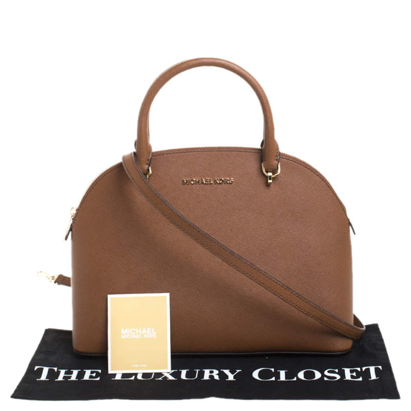 Michael Kors Emmy Dome Saffiano Leather Satchel, Large, Fawn : :  Clothing, Shoes & Accessories