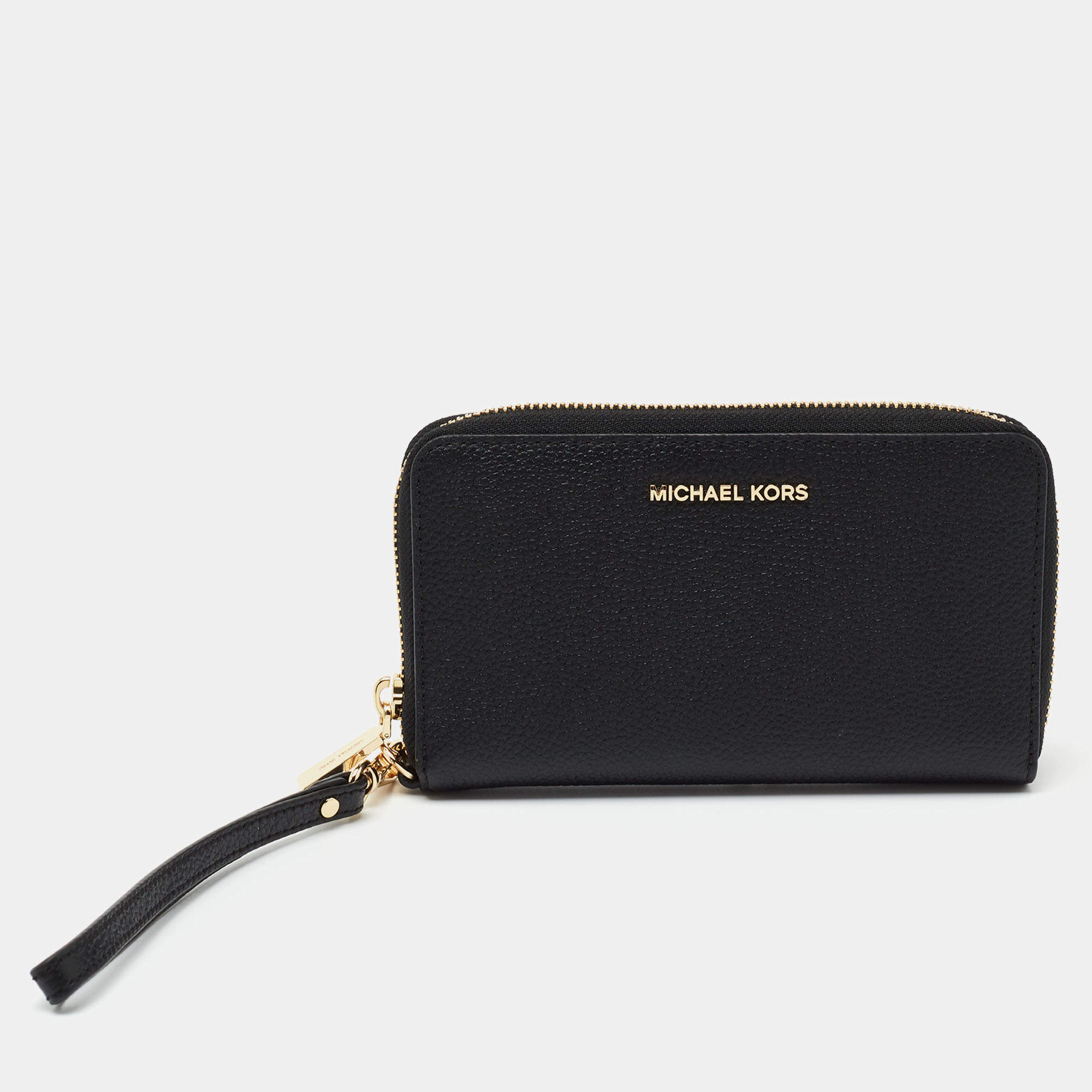 مملوكة مسبقًا Michael Kors Black Leather Zip Around Wristlet Wallet