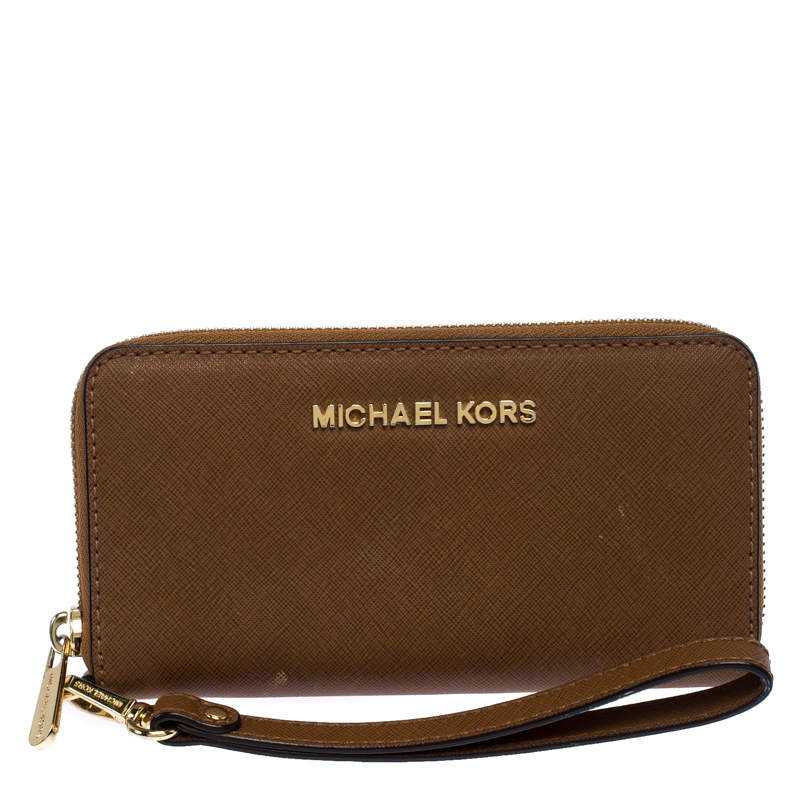 michael kors tan wristlet