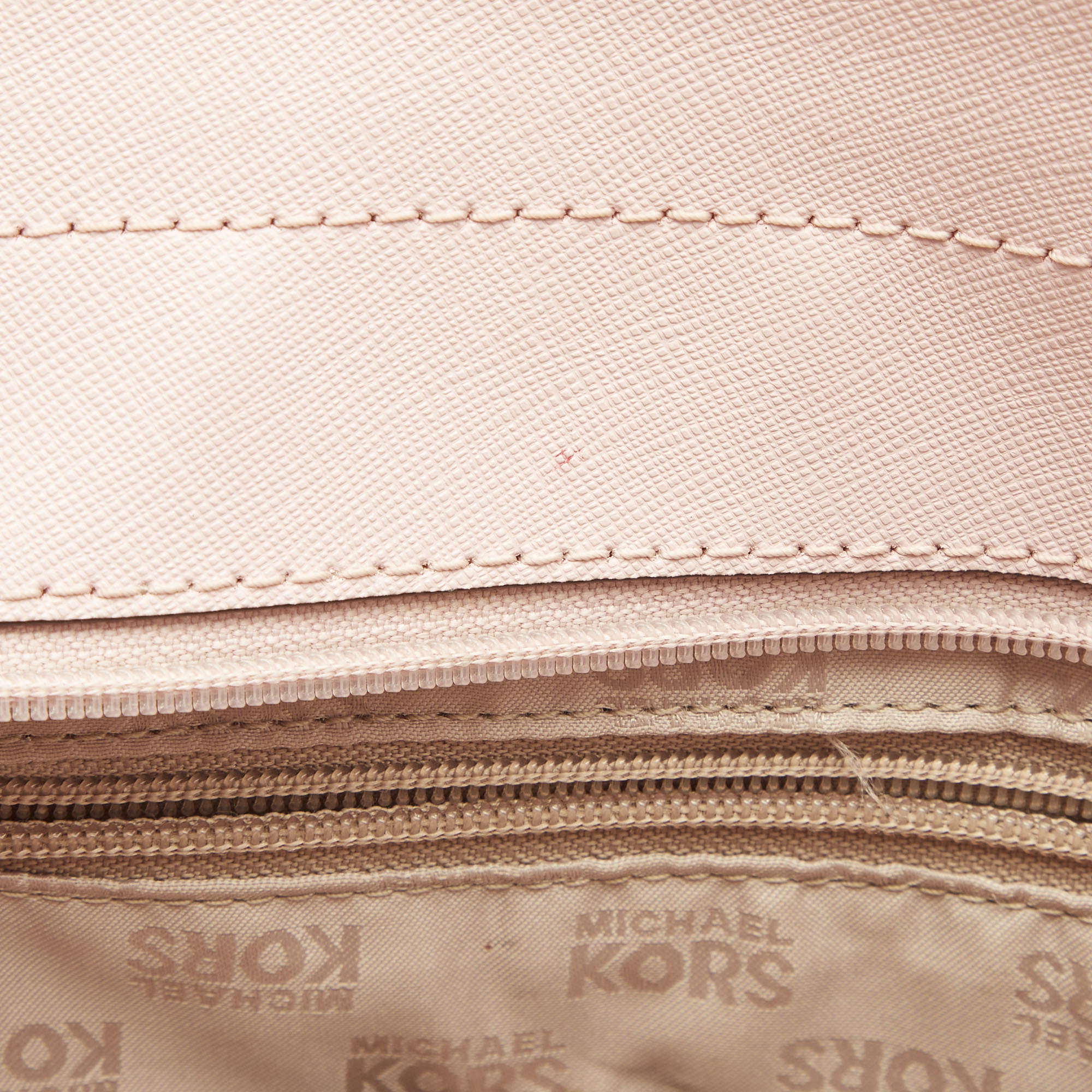 Michael Kors - Authenticated Jet Set Travel Bag - Leather Pink Plain for Women, Never Worn, with Tag